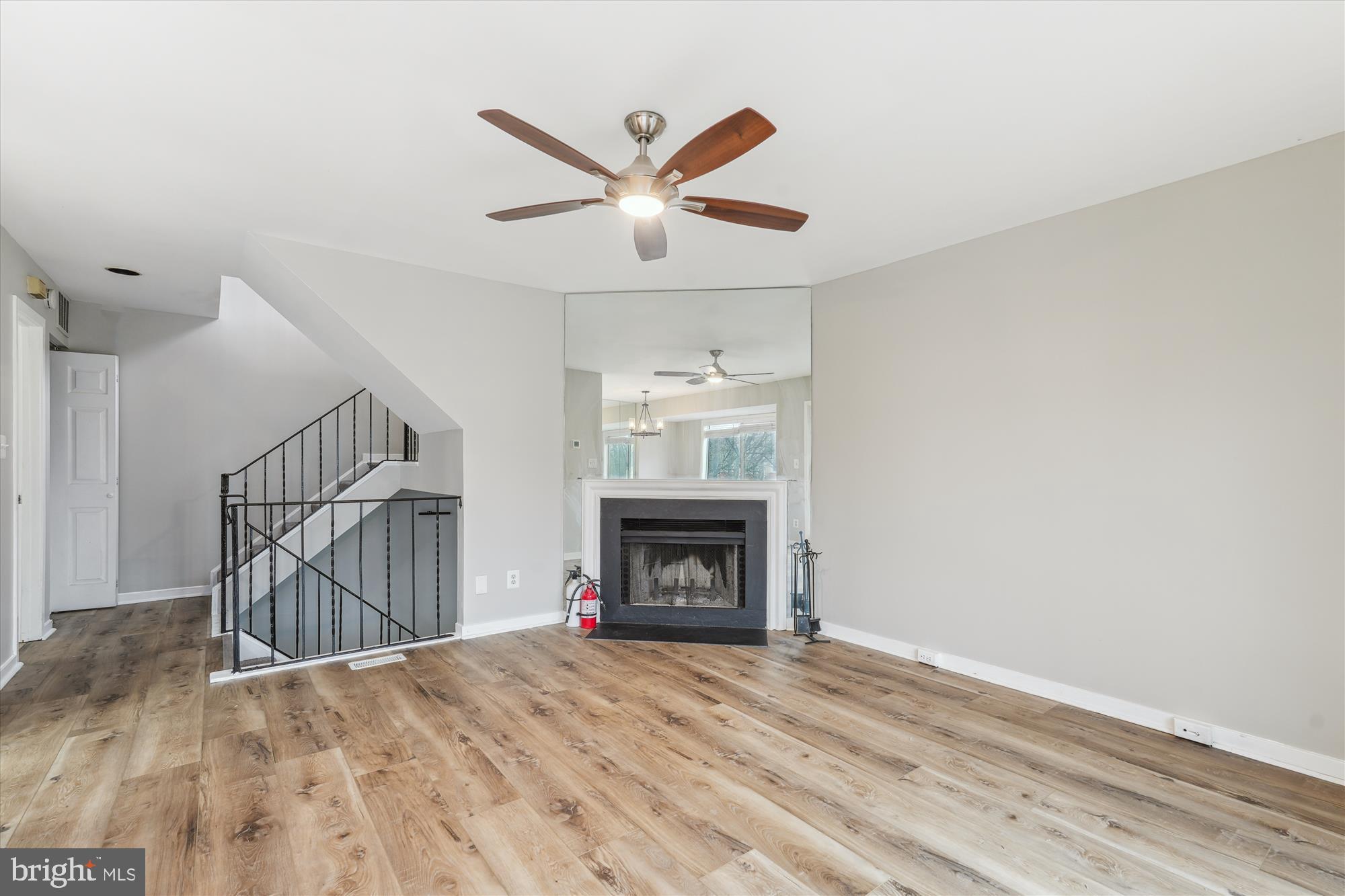 DOCKSIDE - Residential Lease