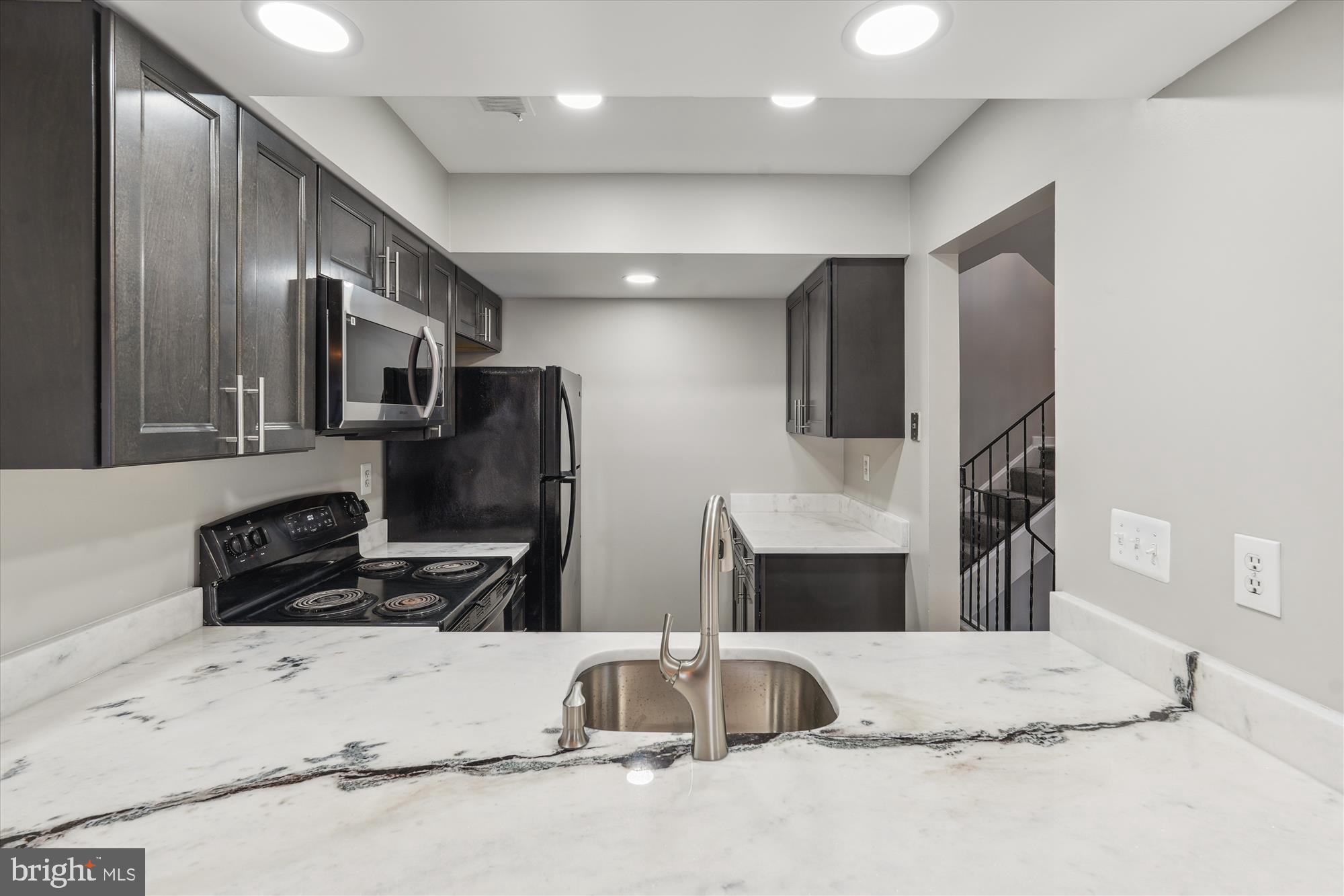 DOCKSIDE - Residential Lease