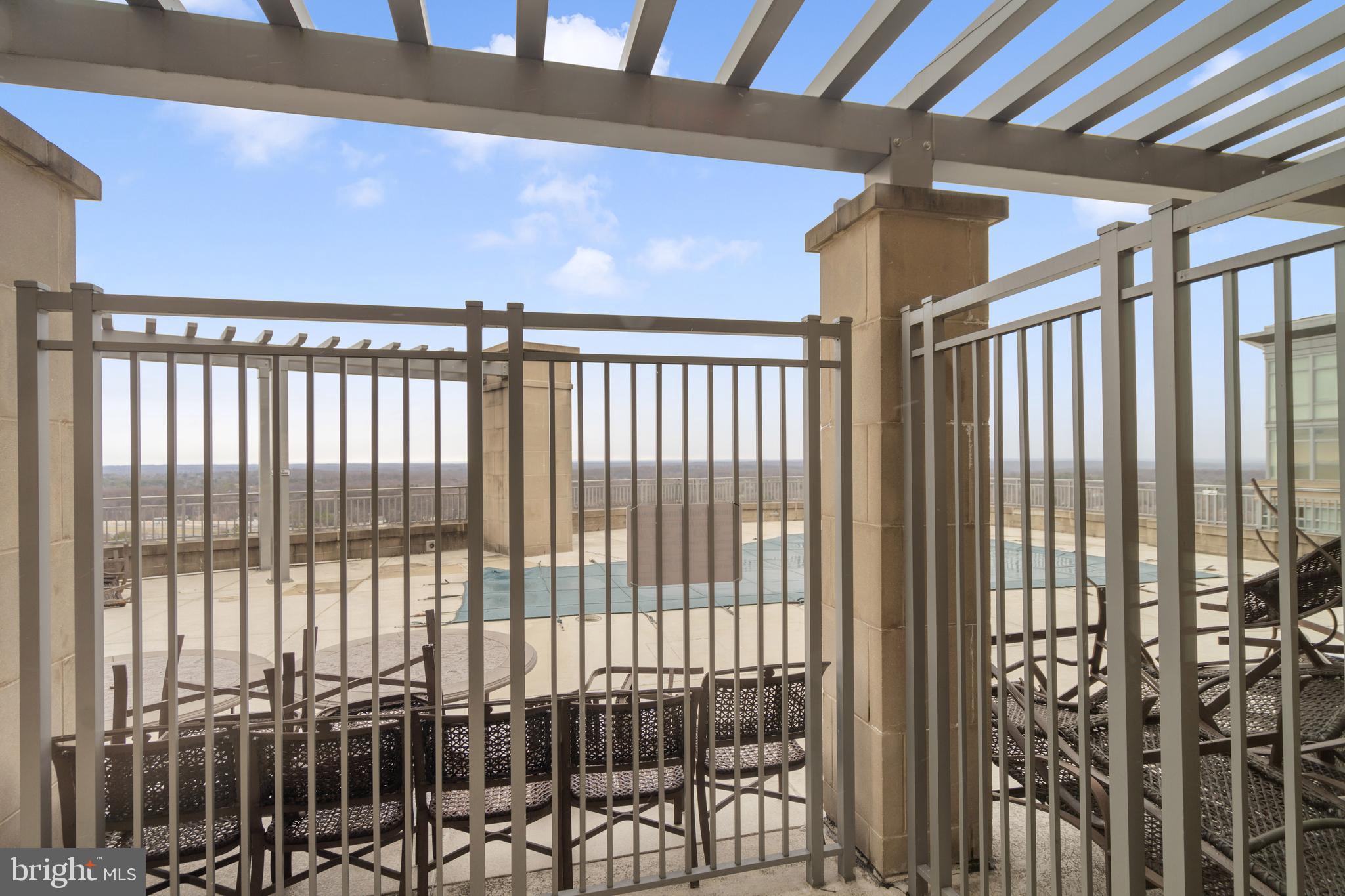 ONE PARK CREST CONDOMINIUM - Residential