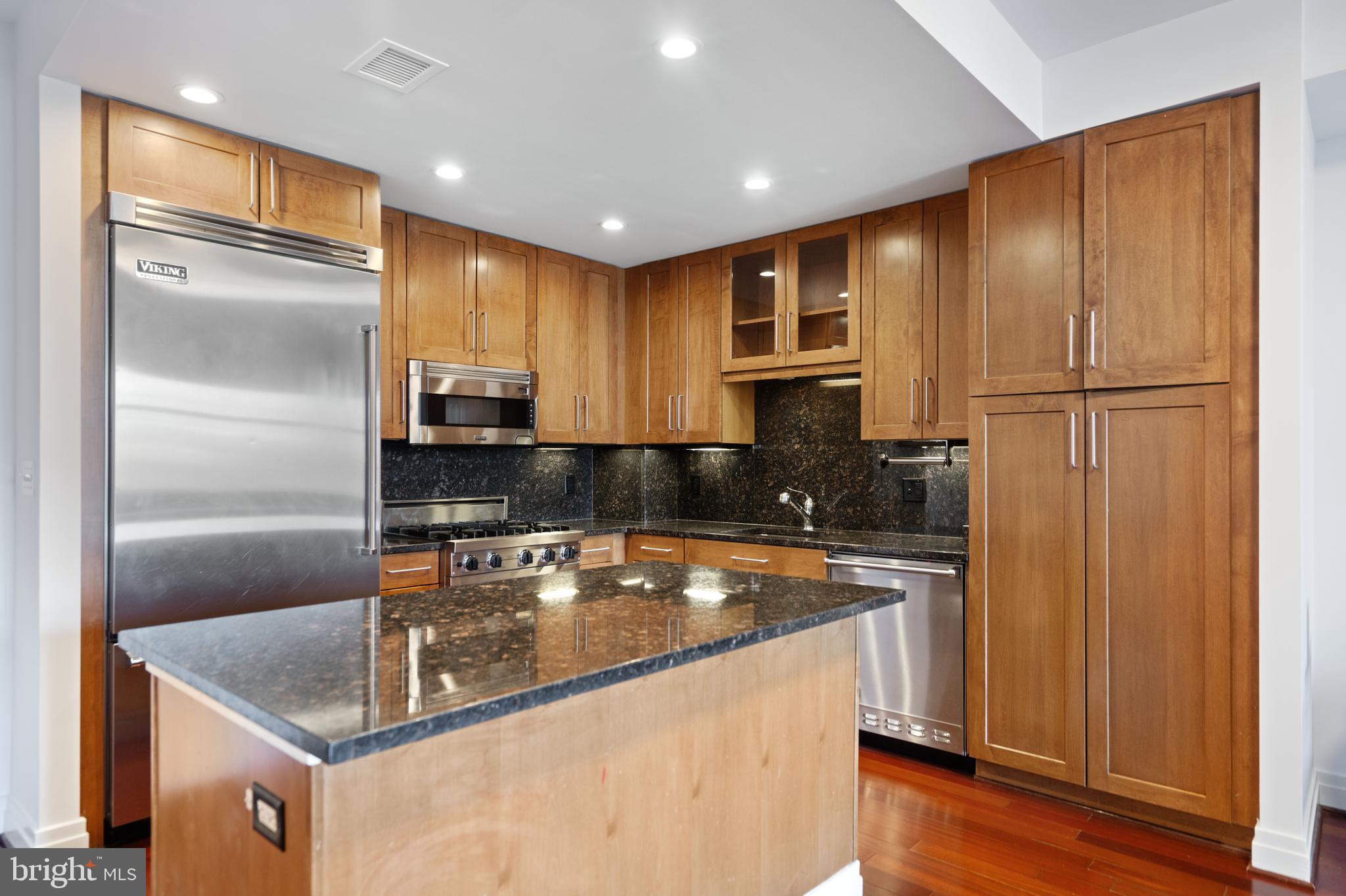 ONE PARK CREST CONDOMINIUM - Residential