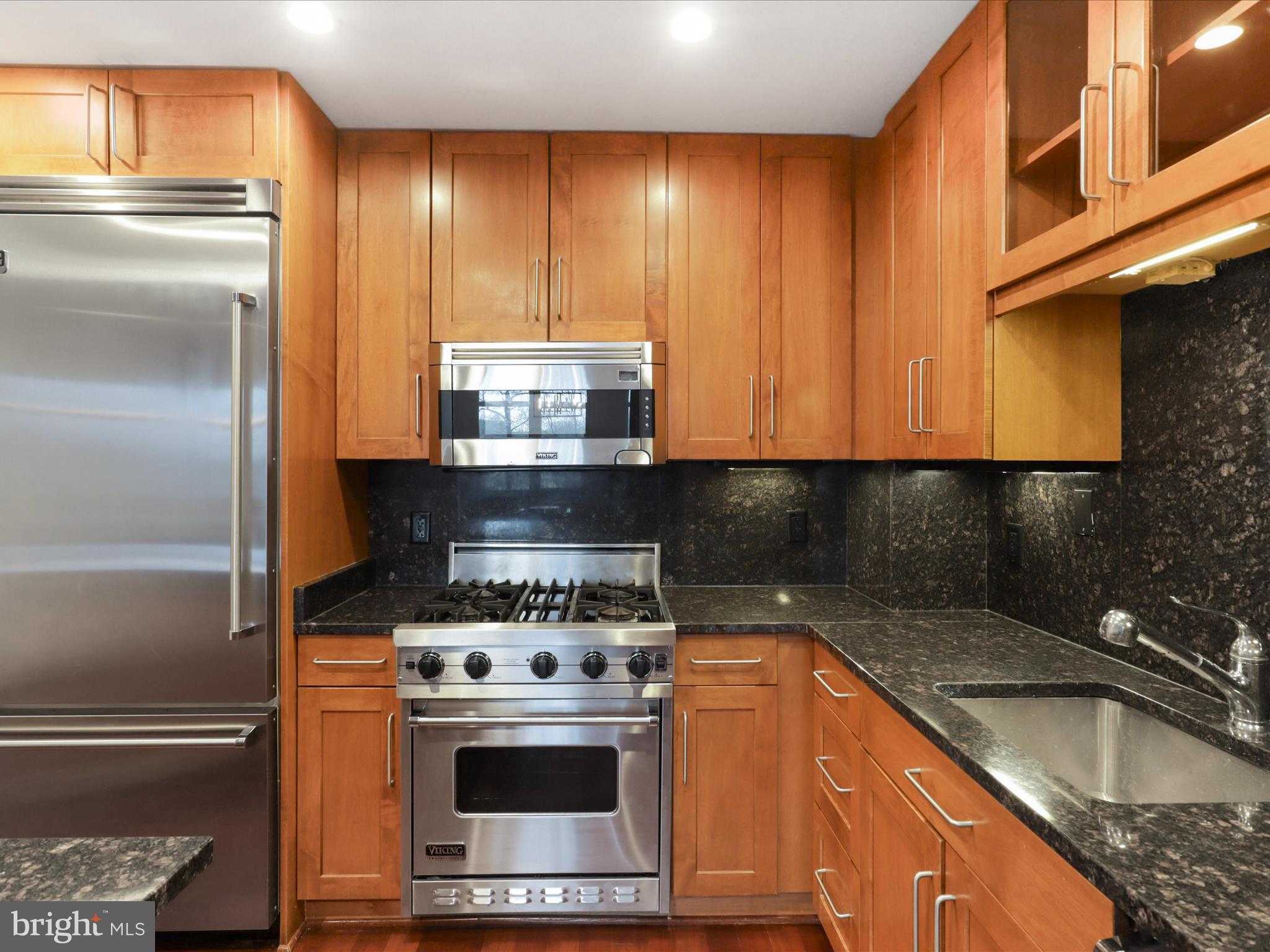 ONE PARK CREST CONDOMINIUM - Residential