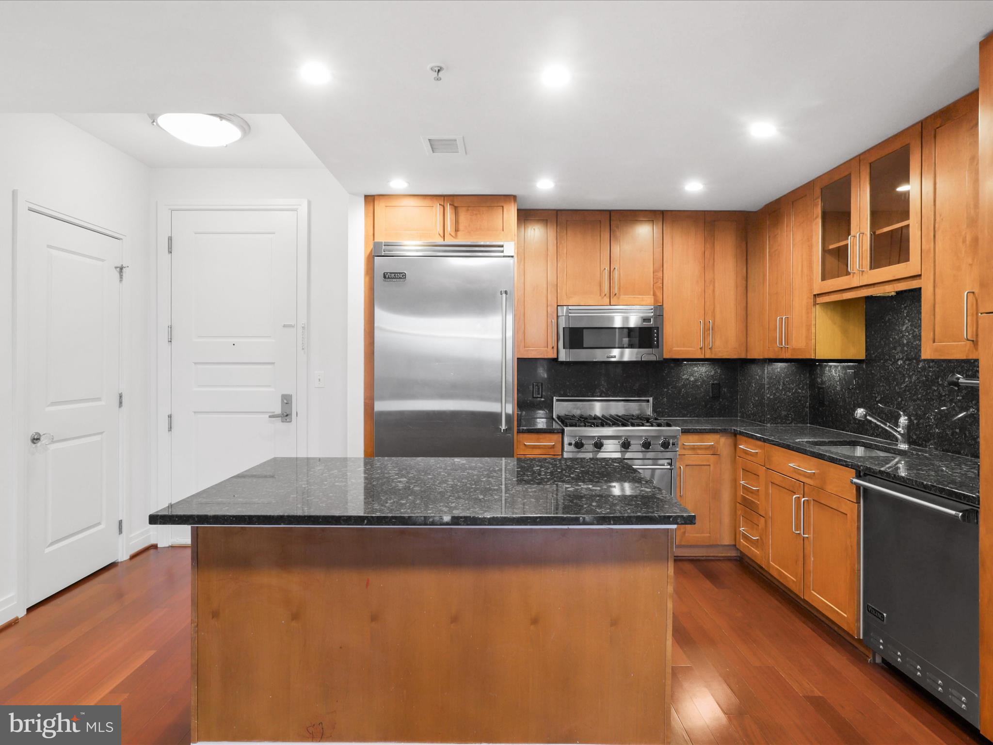 ONE PARK CREST CONDOMINIUM - Residential