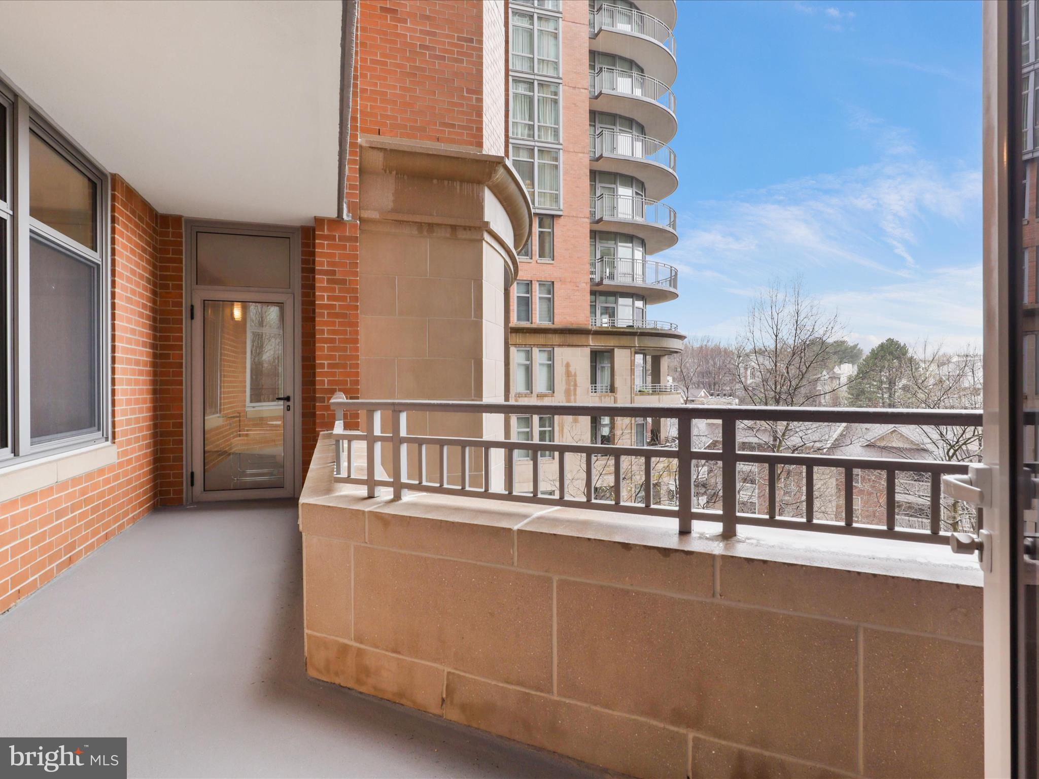 ONE PARK CREST CONDOMINIUM - Residential