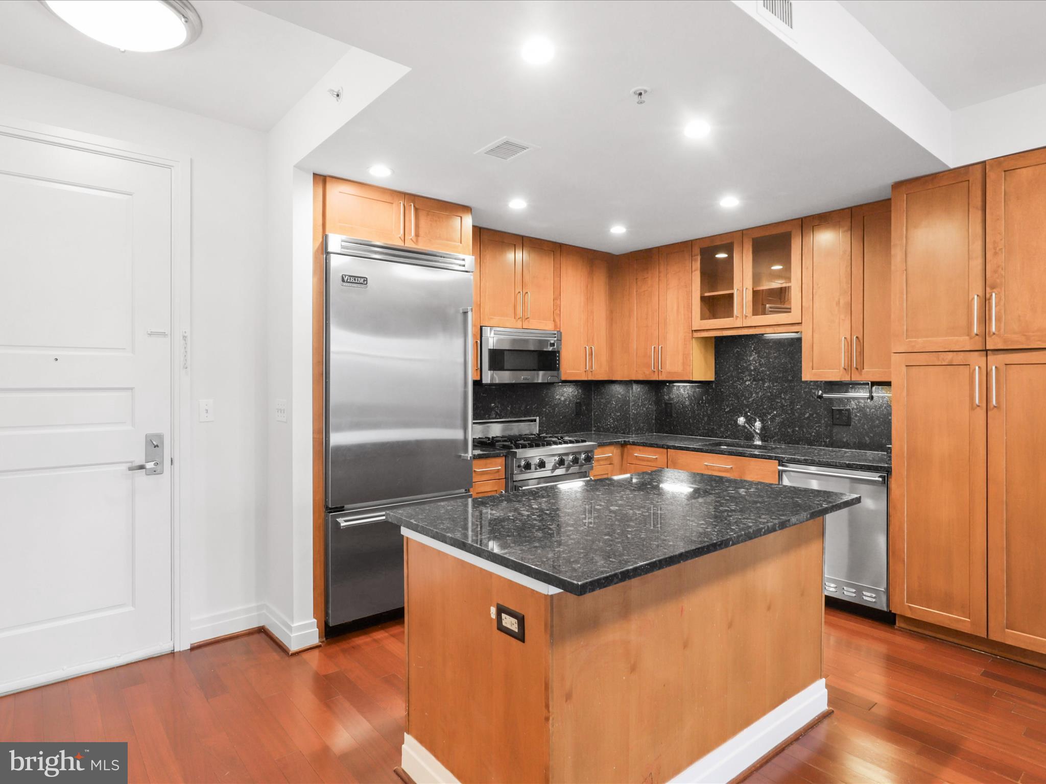 ONE PARK CREST CONDOMINIUM - Residential