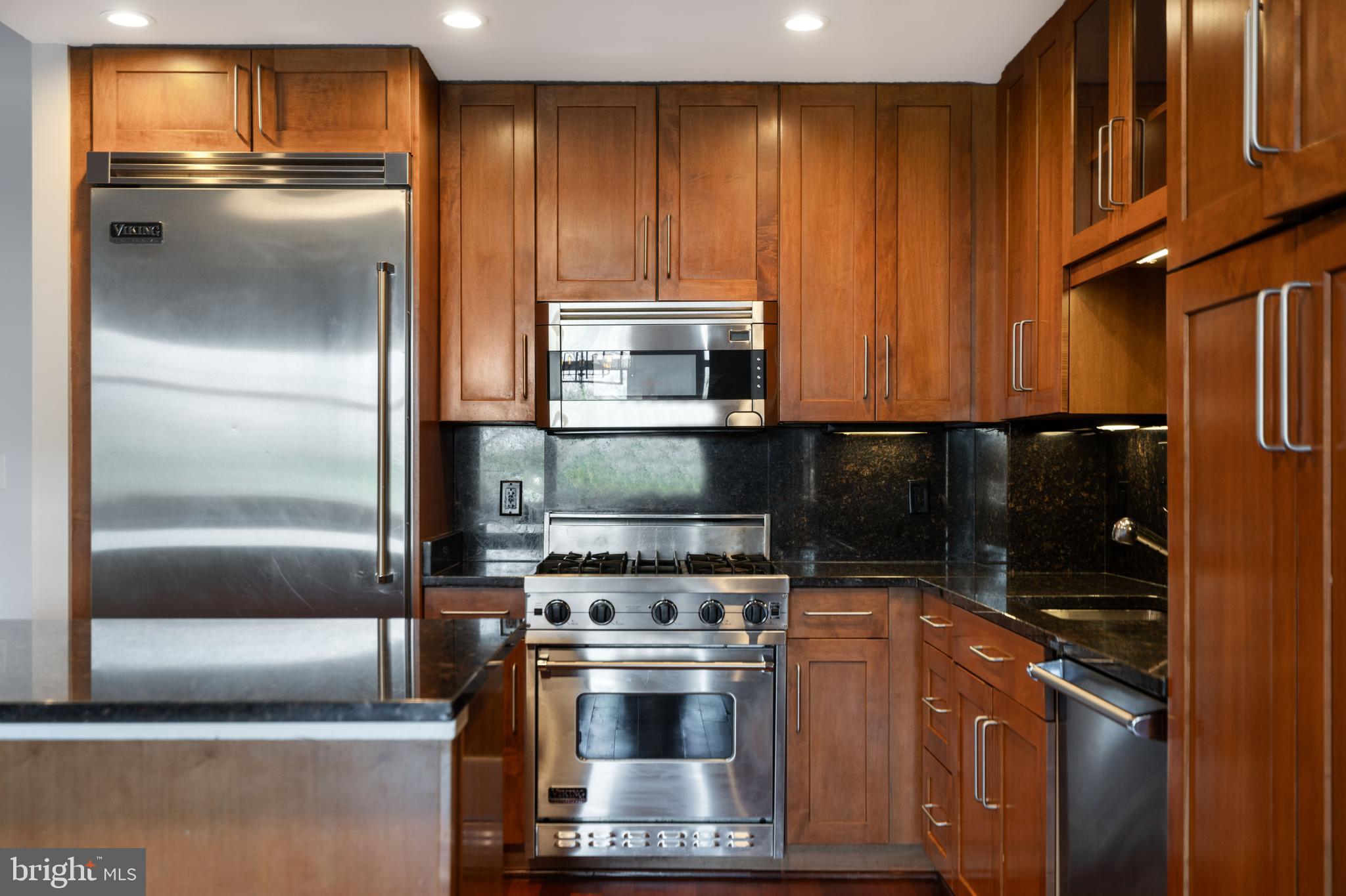 ONE PARK CREST CONDOMINIUM - Residential