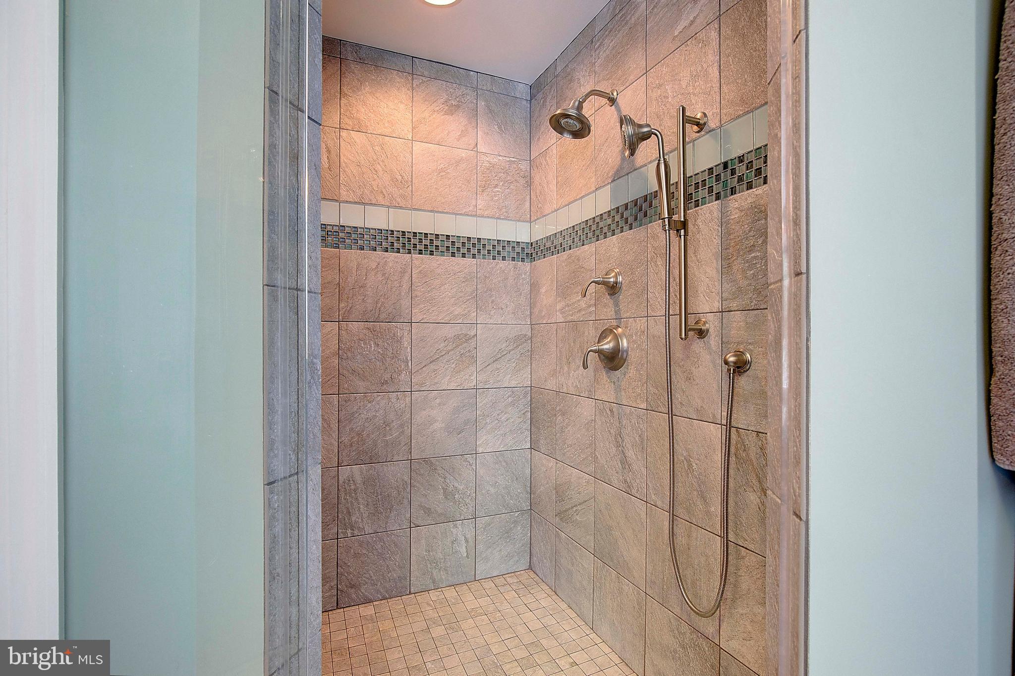 ANNAPOLIS ROADS - Residential