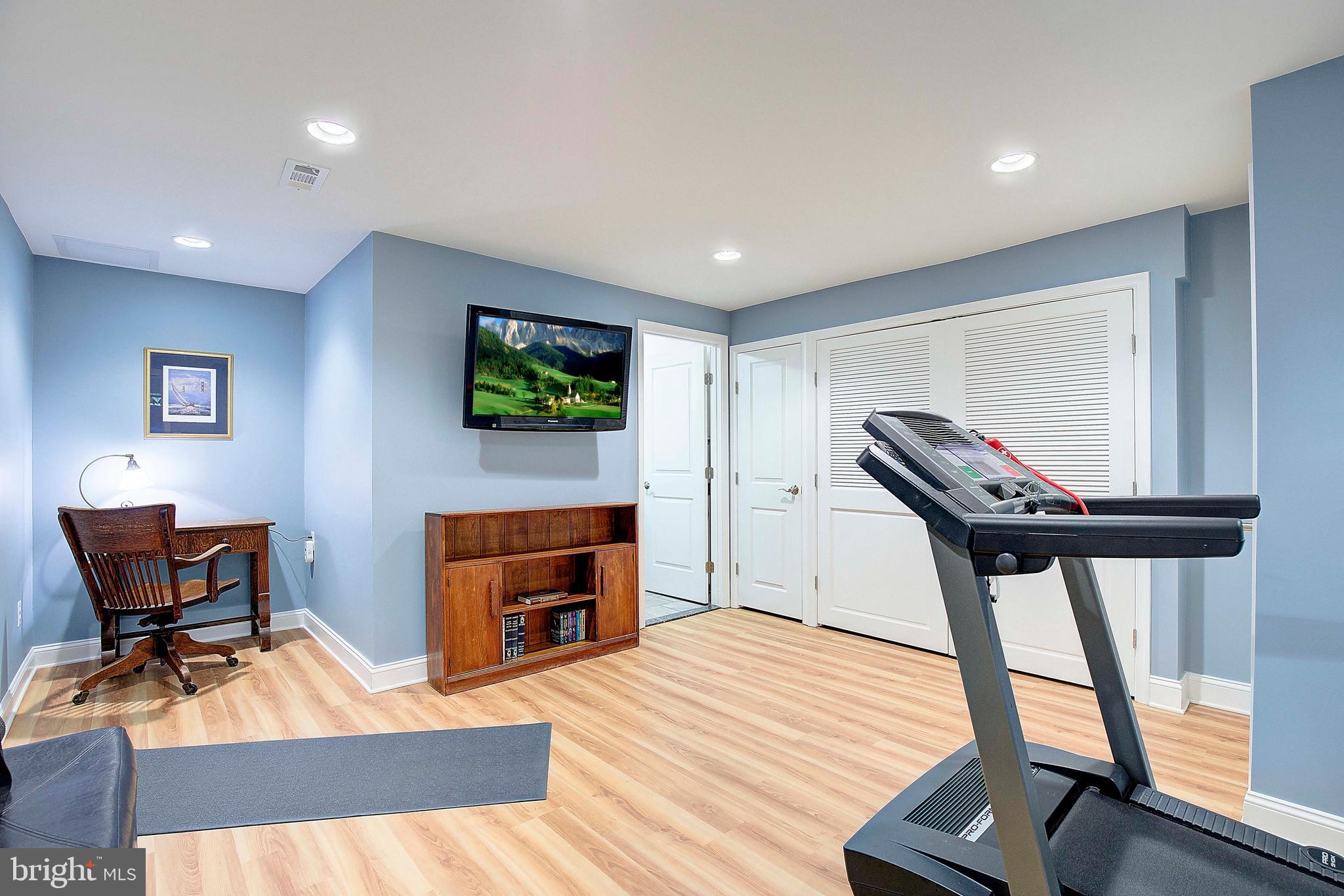 ANNAPOLIS ROADS - Residential