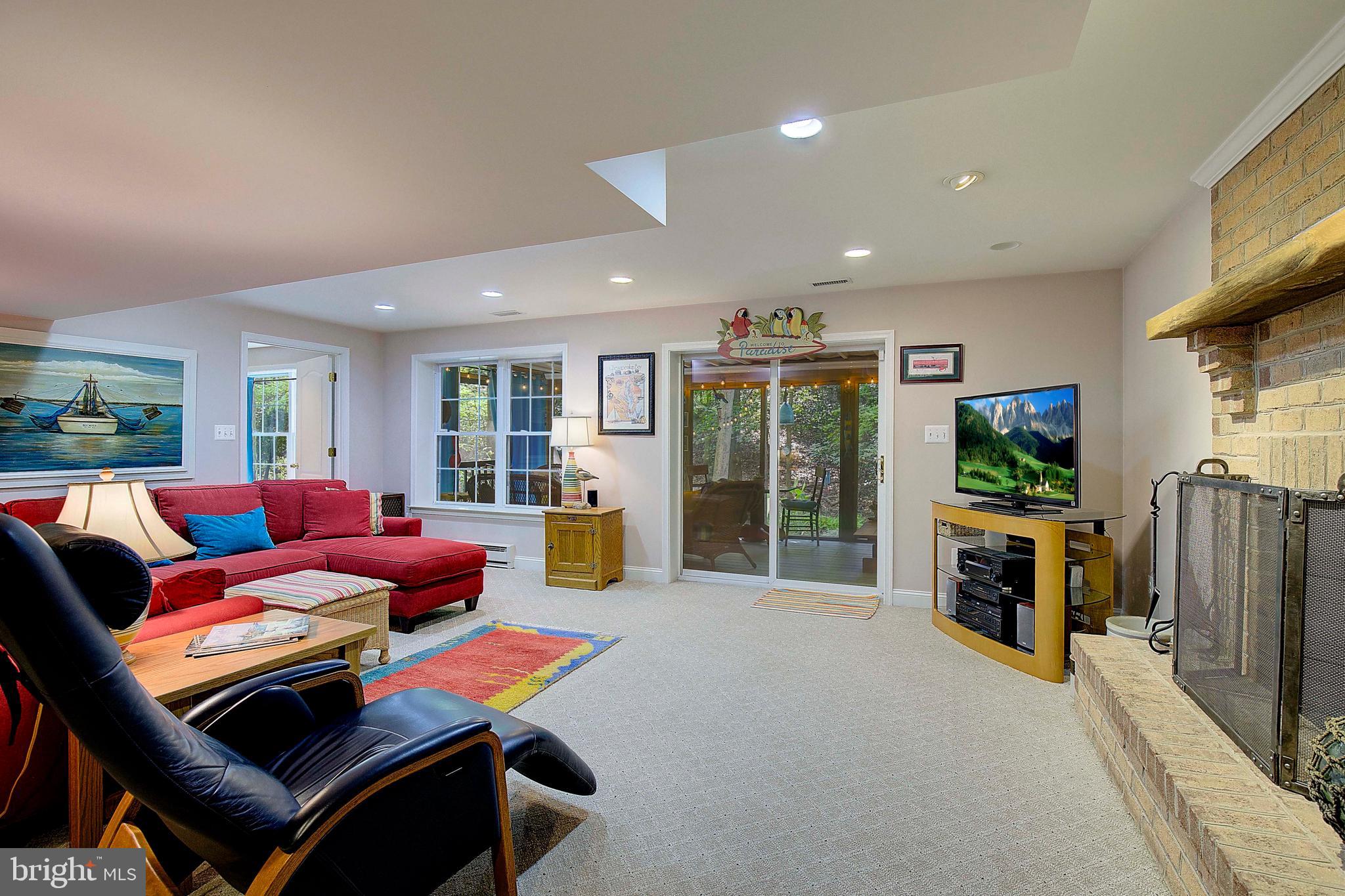 ANNAPOLIS ROADS - Residential