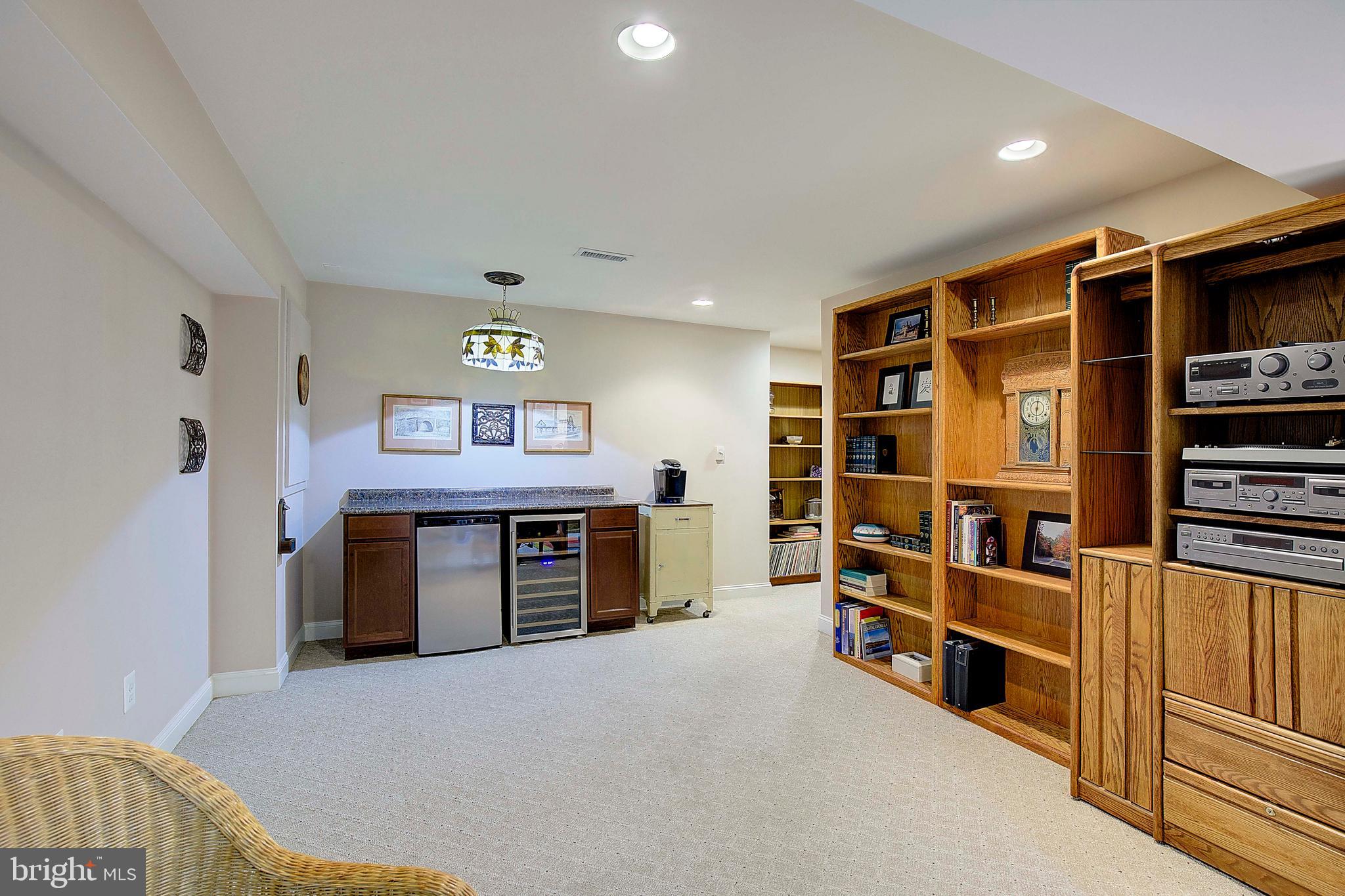 ANNAPOLIS ROADS - Residential