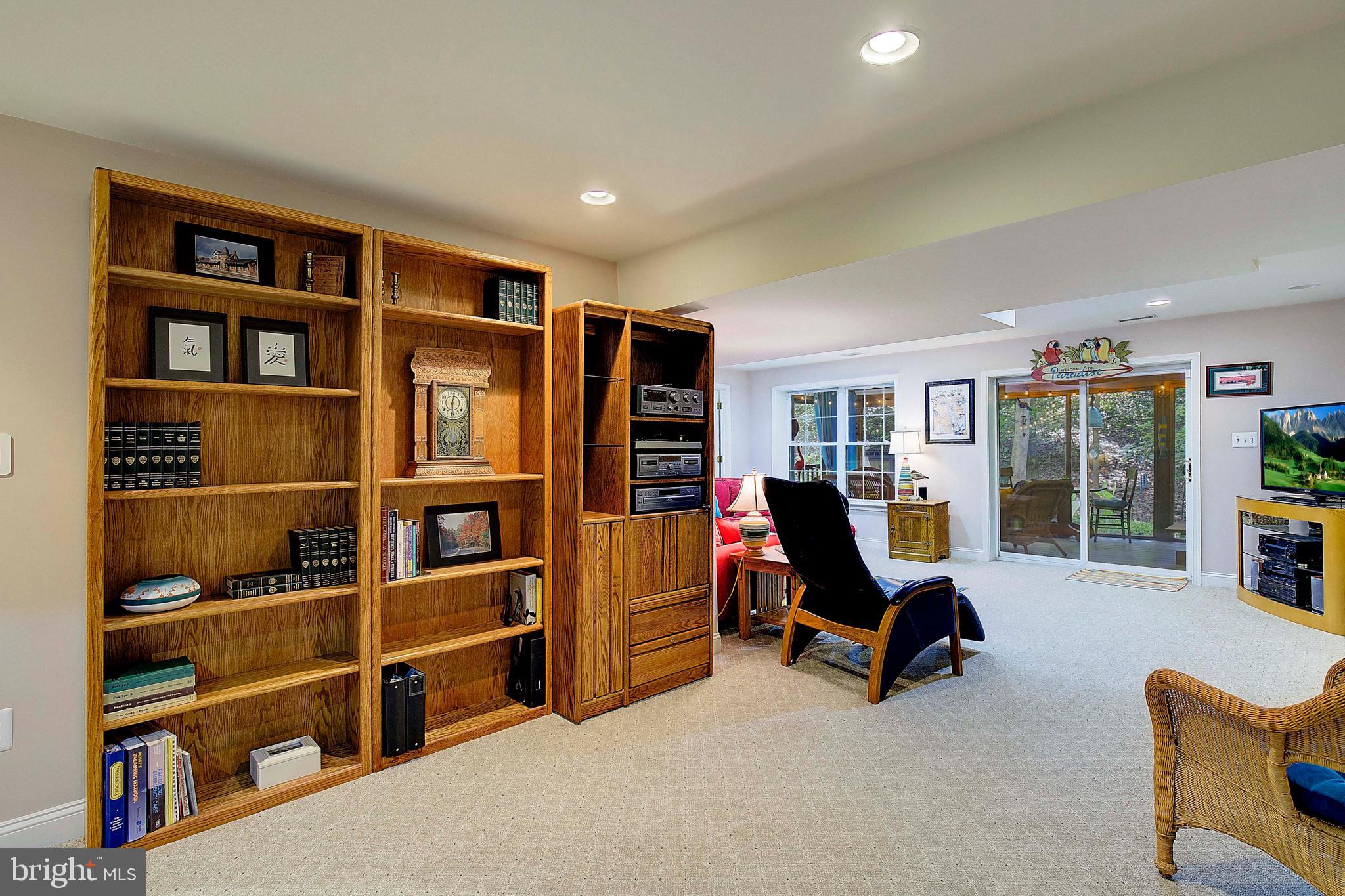 ANNAPOLIS ROADS - Residential