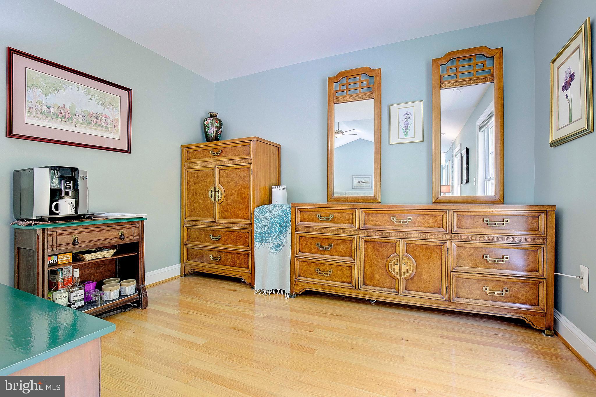 ANNAPOLIS ROADS - Residential