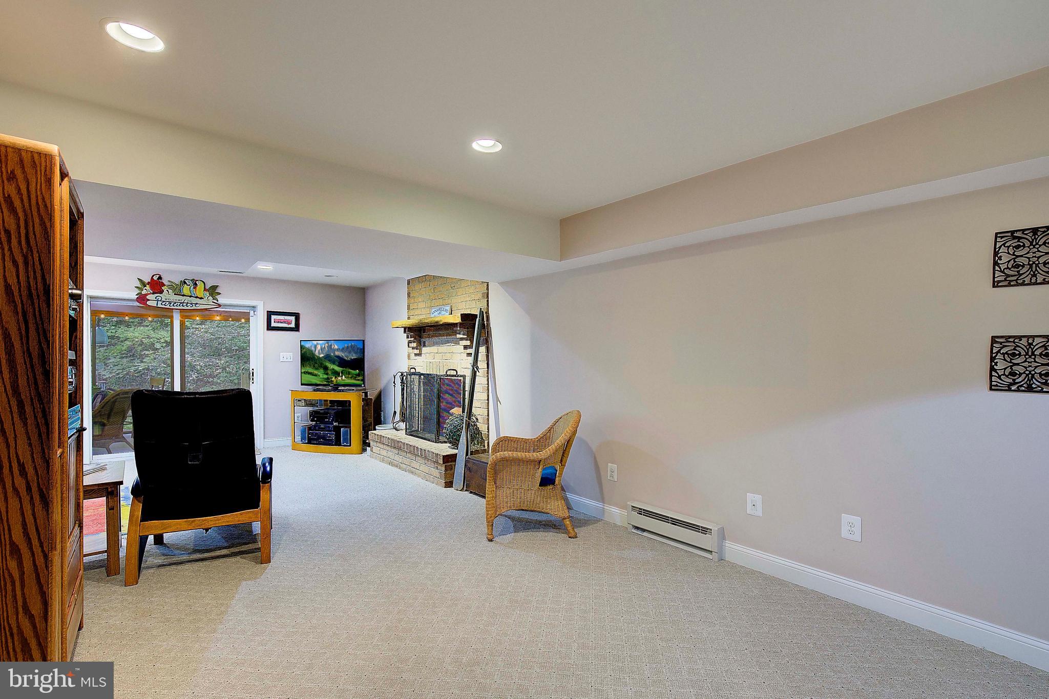 ANNAPOLIS ROADS - Residential