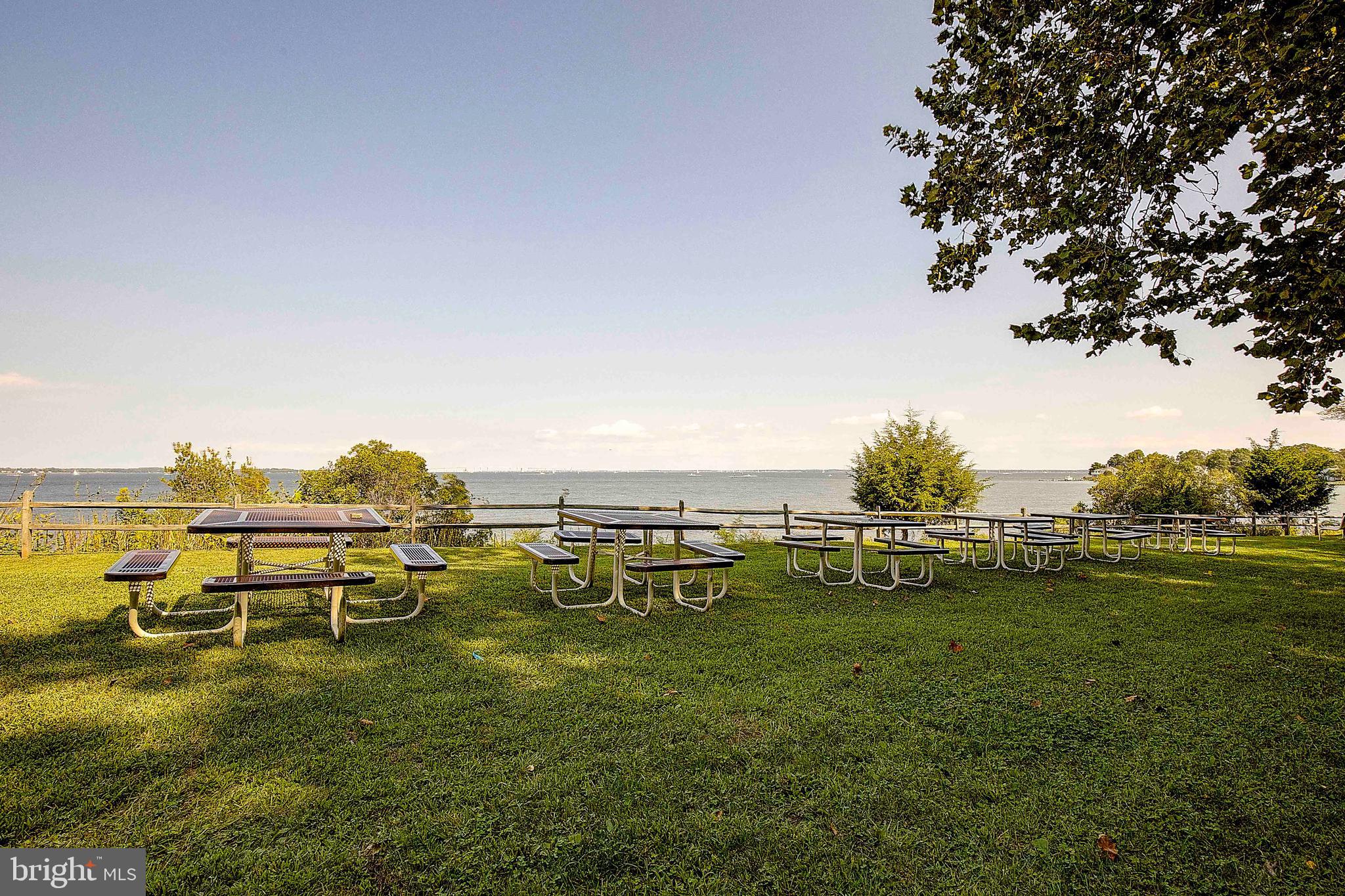 ANNAPOLIS ROADS - Residential