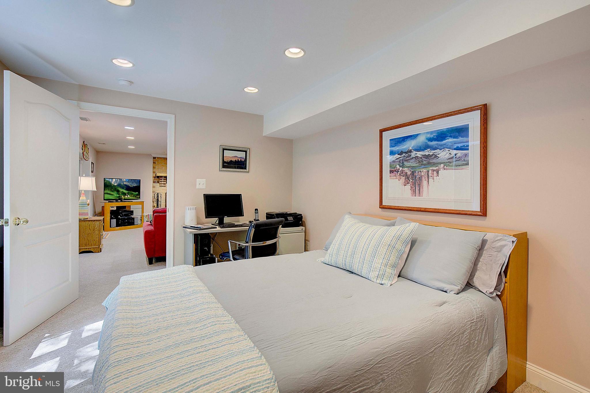 ANNAPOLIS ROADS - Residential