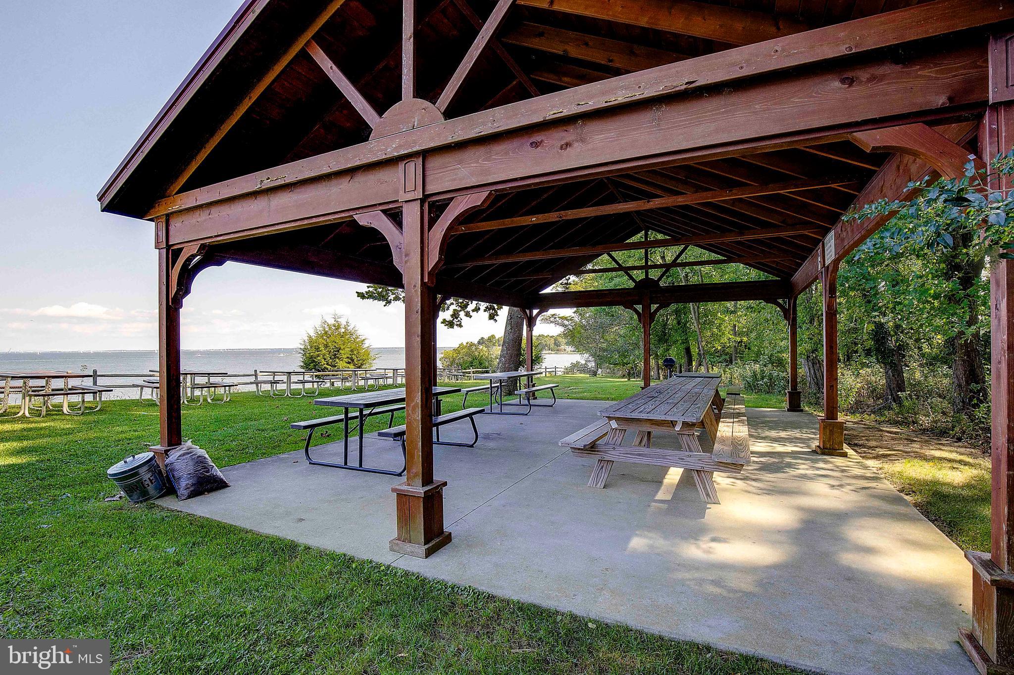 ANNAPOLIS ROADS - Residential