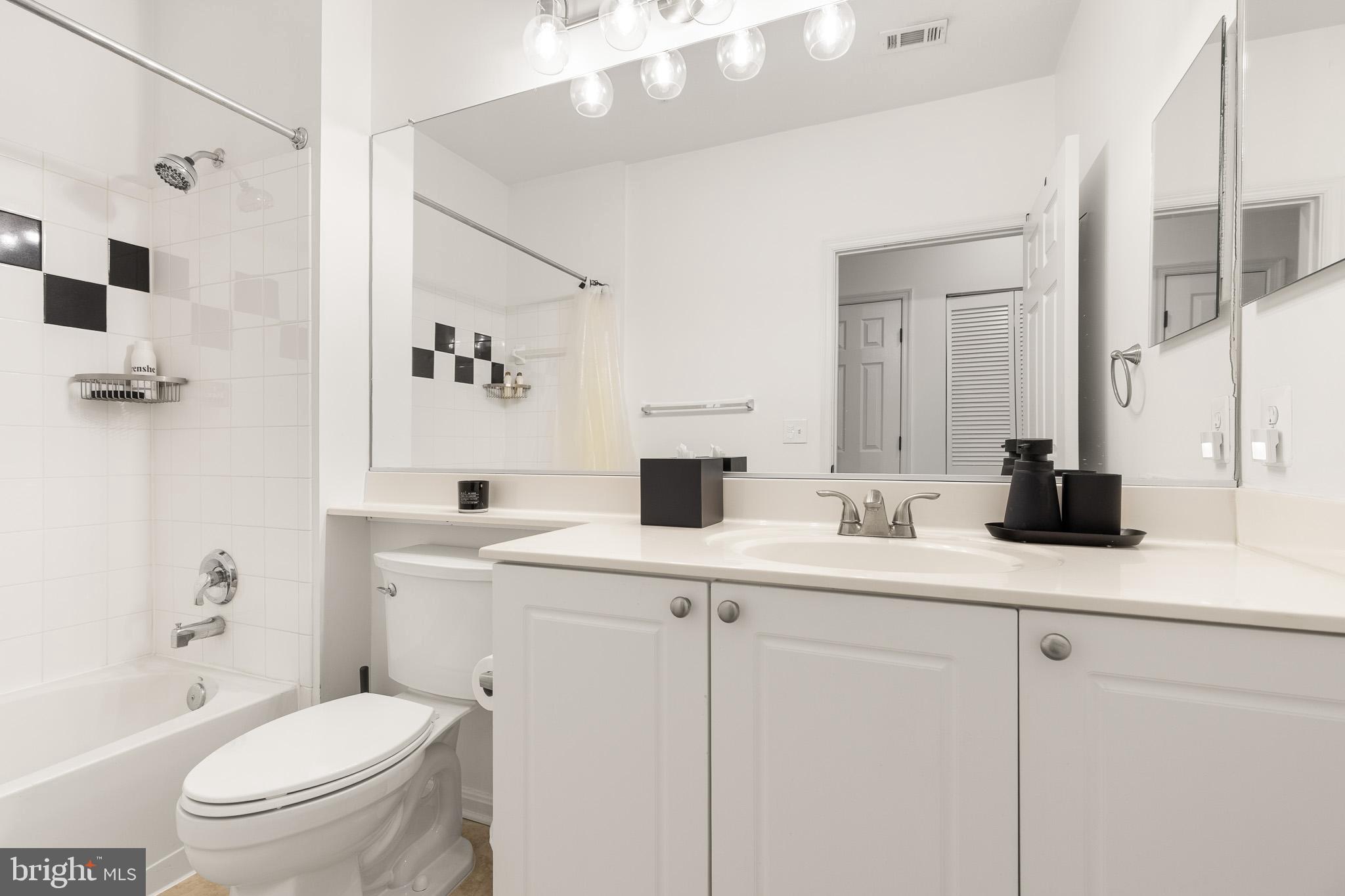 MARQUIS AT VIENNA STATION - Residential