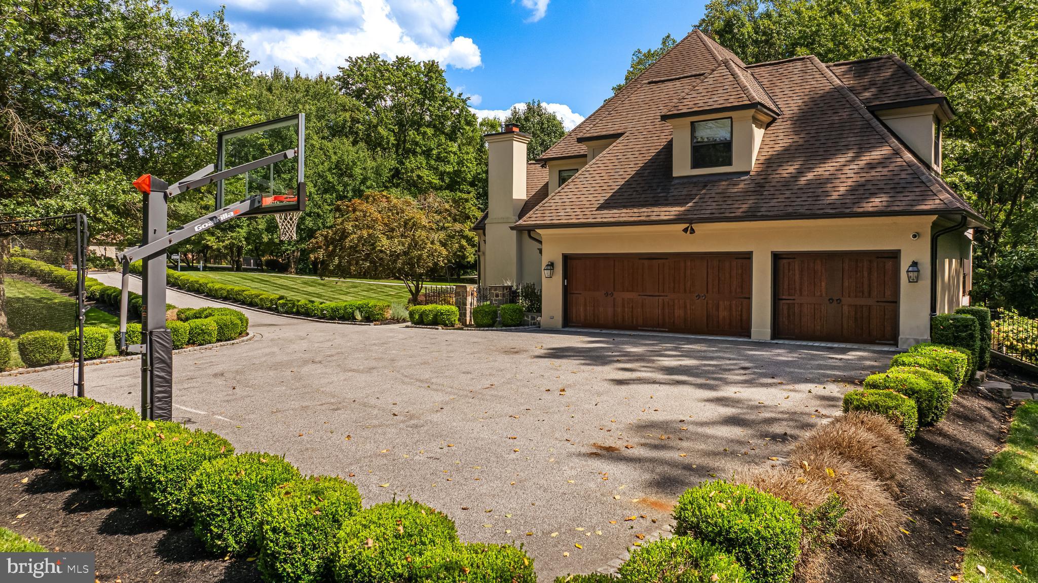 HELMSLEY COURT - Residential