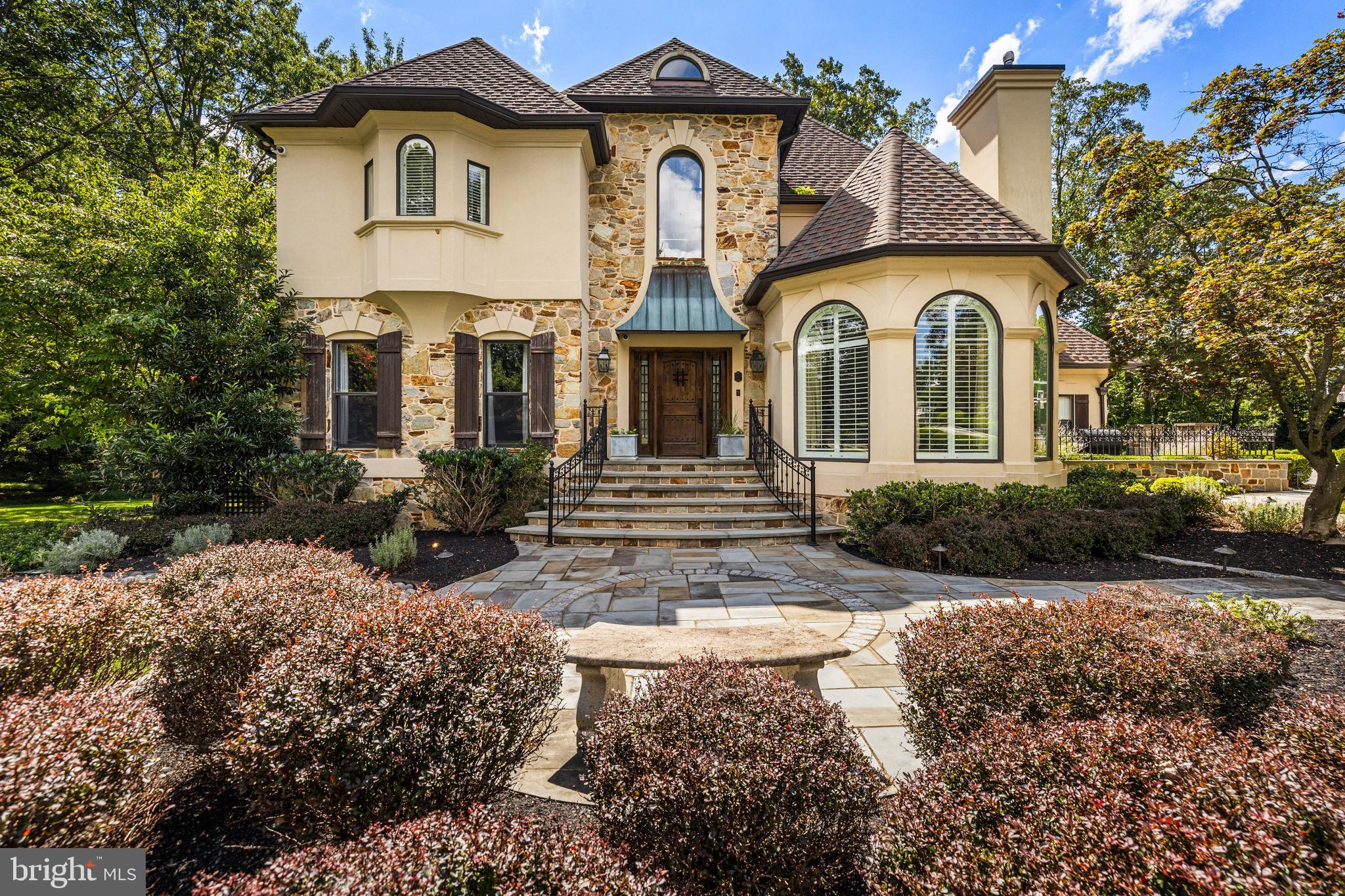 18 HAMBLETON COURT