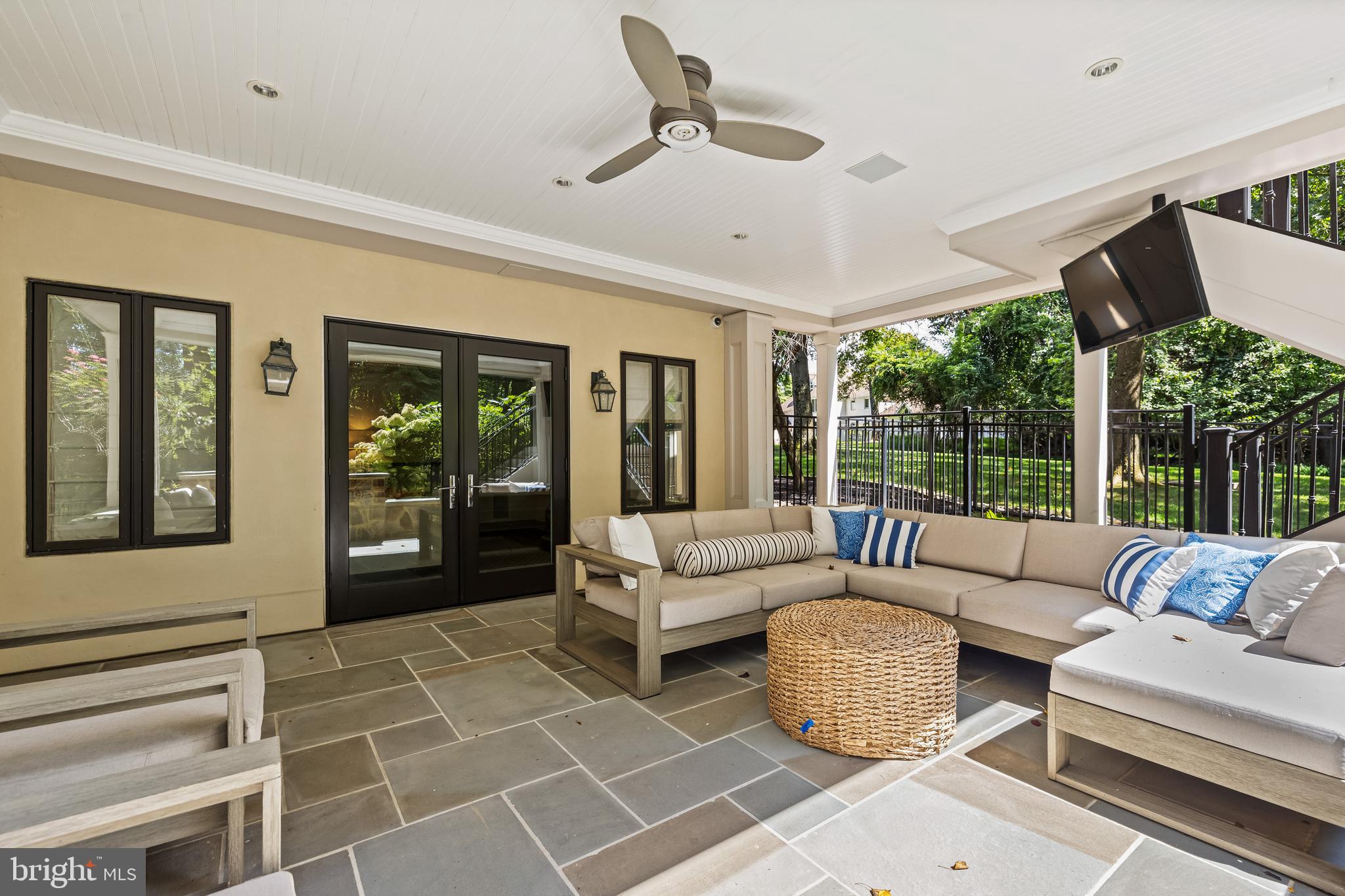 HELMSLEY COURT - Residential