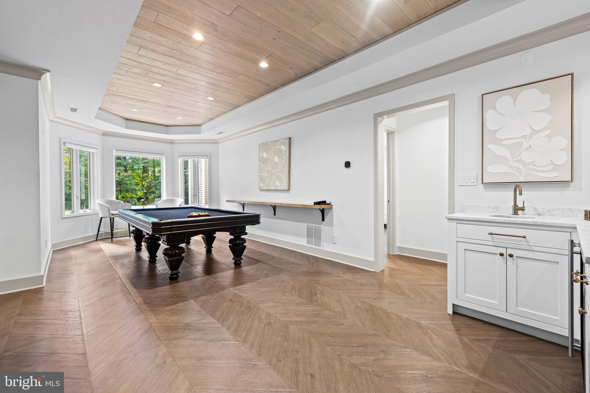 HELMSLEY COURT - Residential