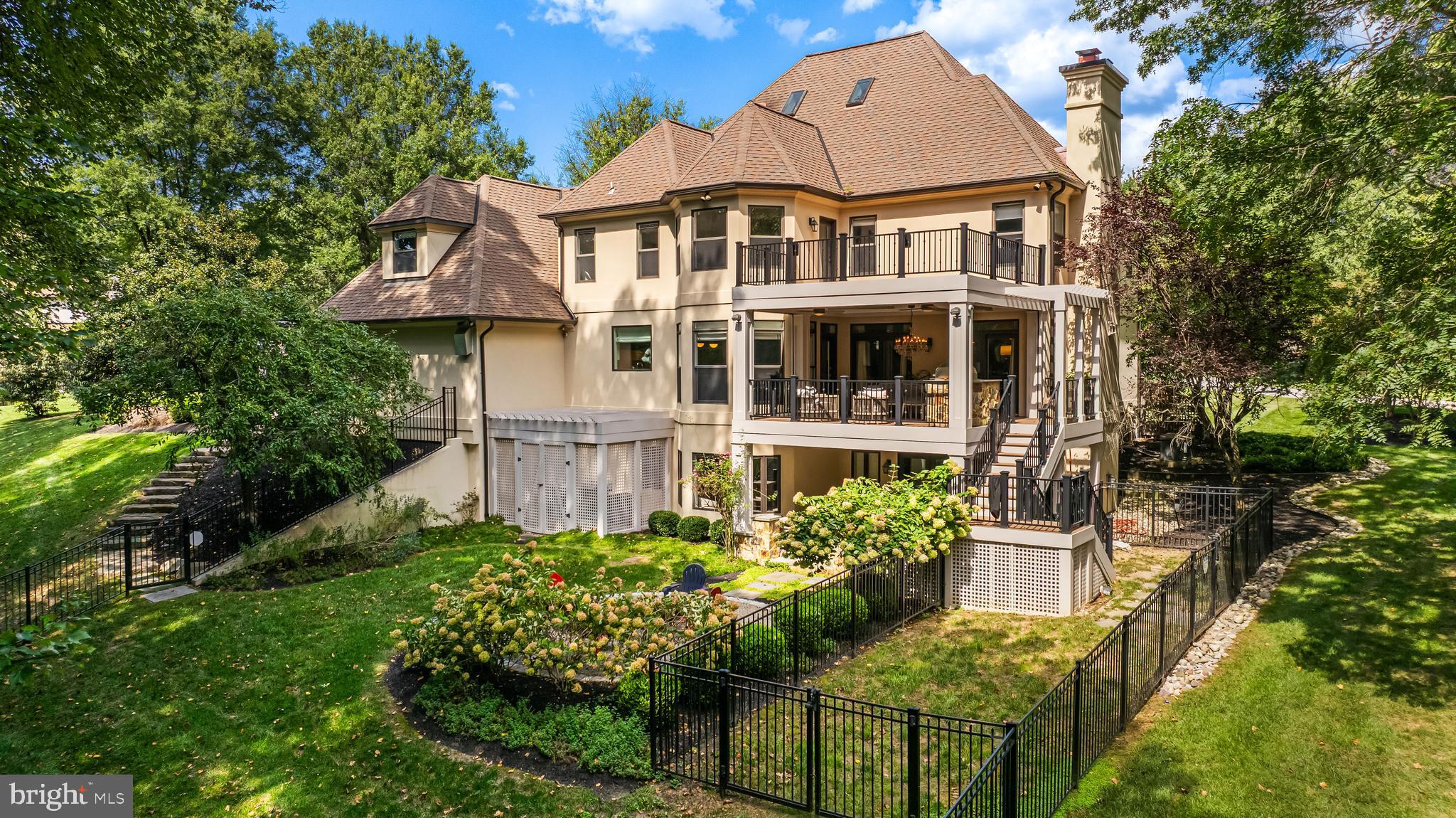 HELMSLEY COURT - Residential