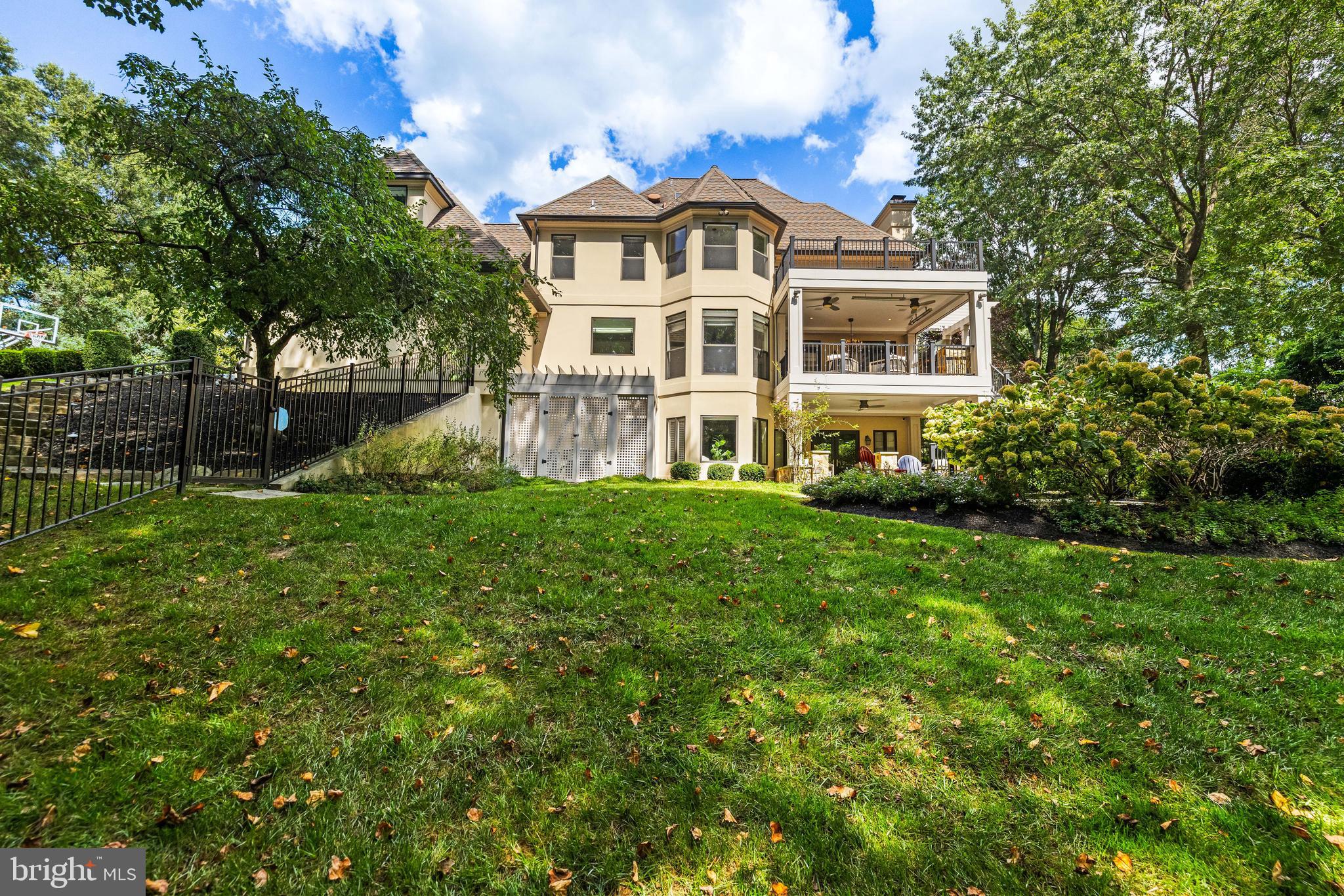 HELMSLEY COURT - Residential