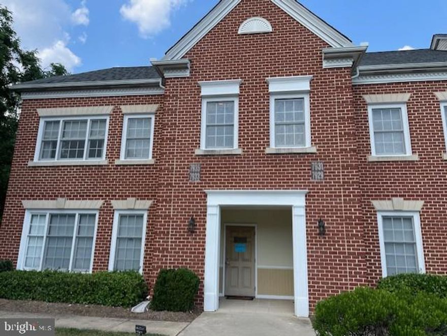 Office suite available for lease. This space is ideal for a medical professional seeking to expand their services or for a new doctor launching their practice. It has a bathroom,  two large offices, a den and a reception area.
Tenant pays their own utility bills (water and electric). Condo fee is included in rent.