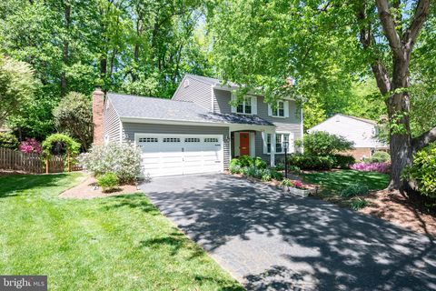 Photo of 7118 Devonshire Road, ALEXANDRIA, VA 22307 (MLS # VAFX2305574)