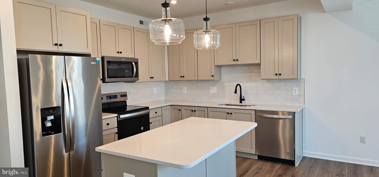 KING'S CROSSING - Residential Lease