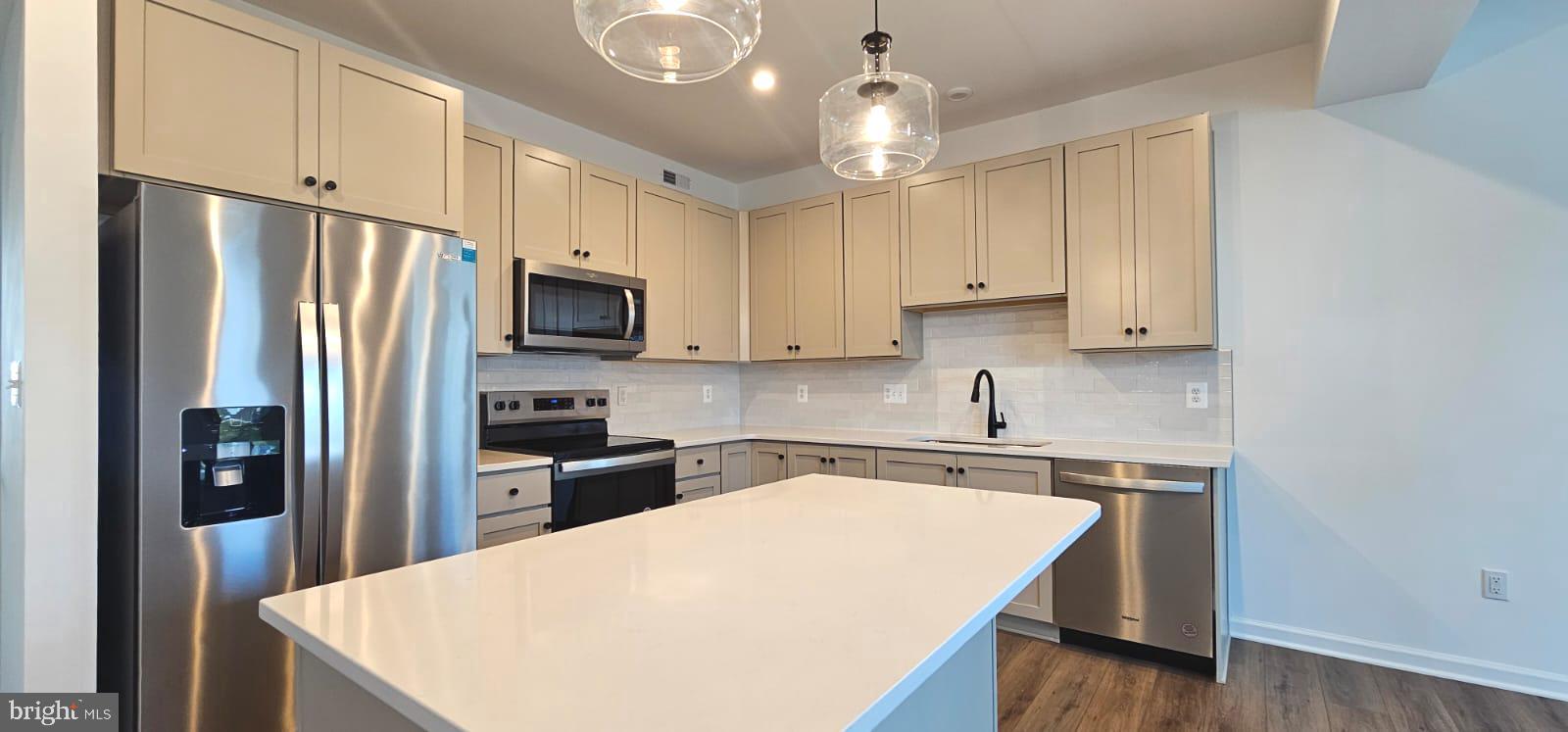 KING'S CROSSING - Residential Lease