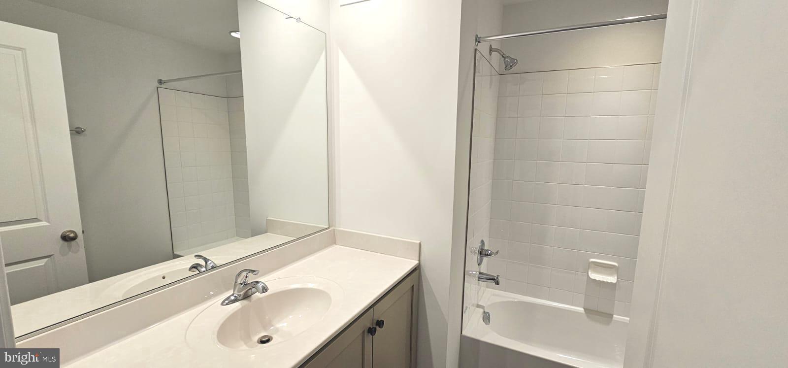 KING'S CROSSING - Residential Lease