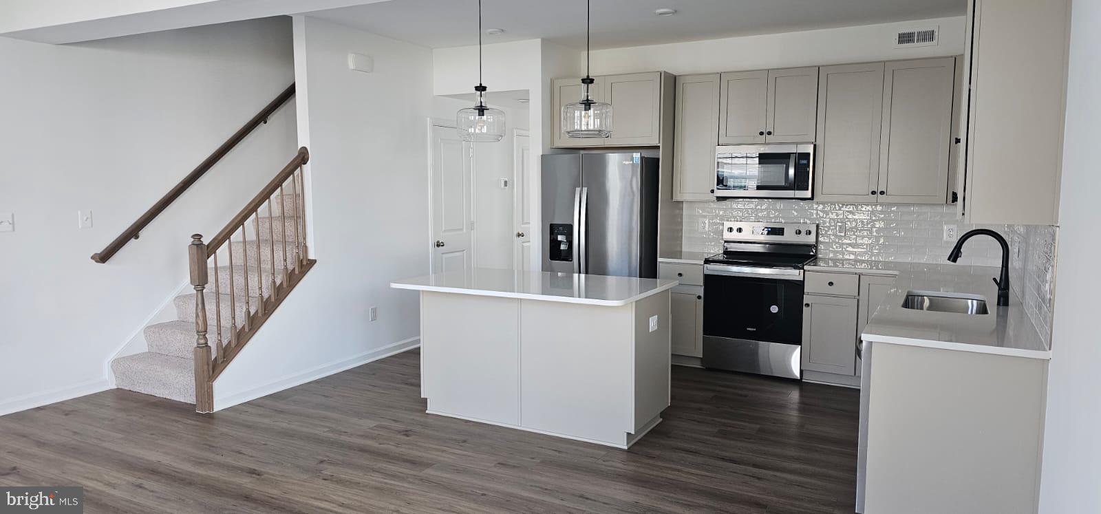 KING'S CROSSING - Residential Lease