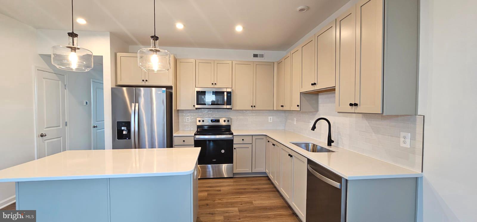 KING'S CROSSING - Residential Lease