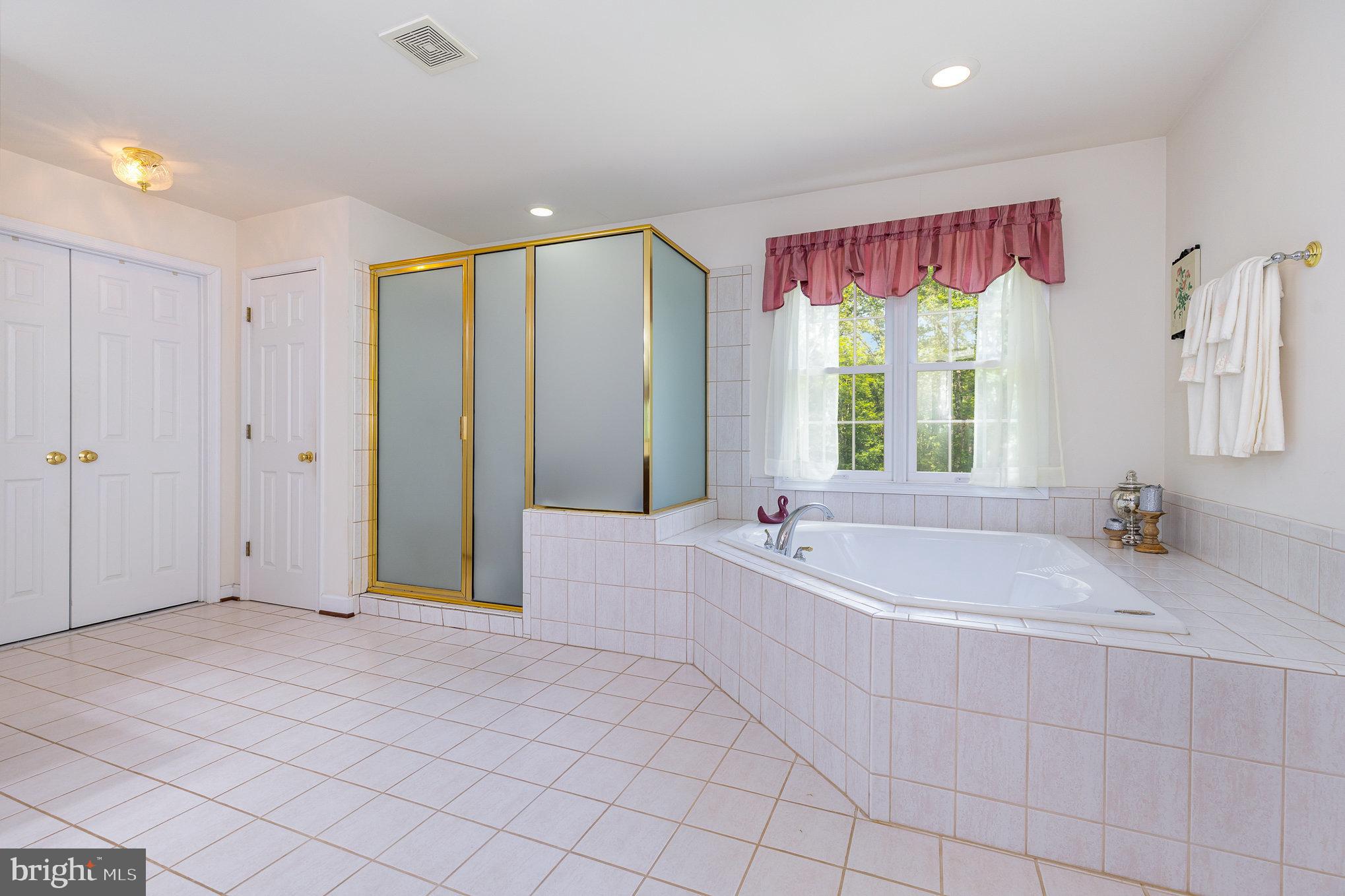 WALNUT RIDGE ESTATES - Residential