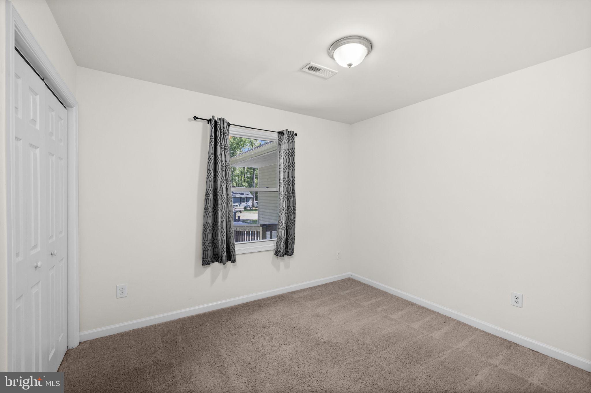 COLONIAL BEACH - Residential