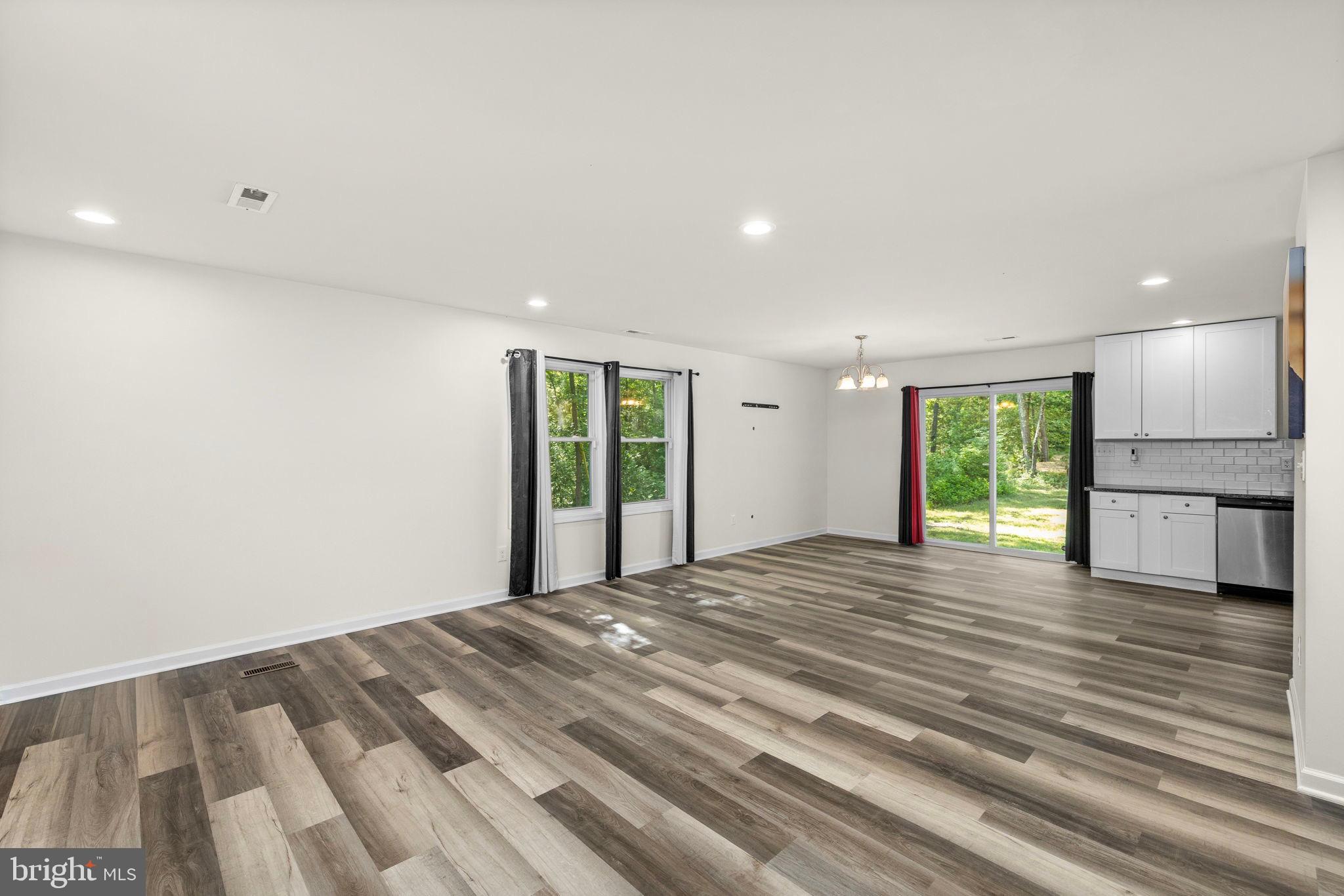 COLONIAL BEACH - Residential