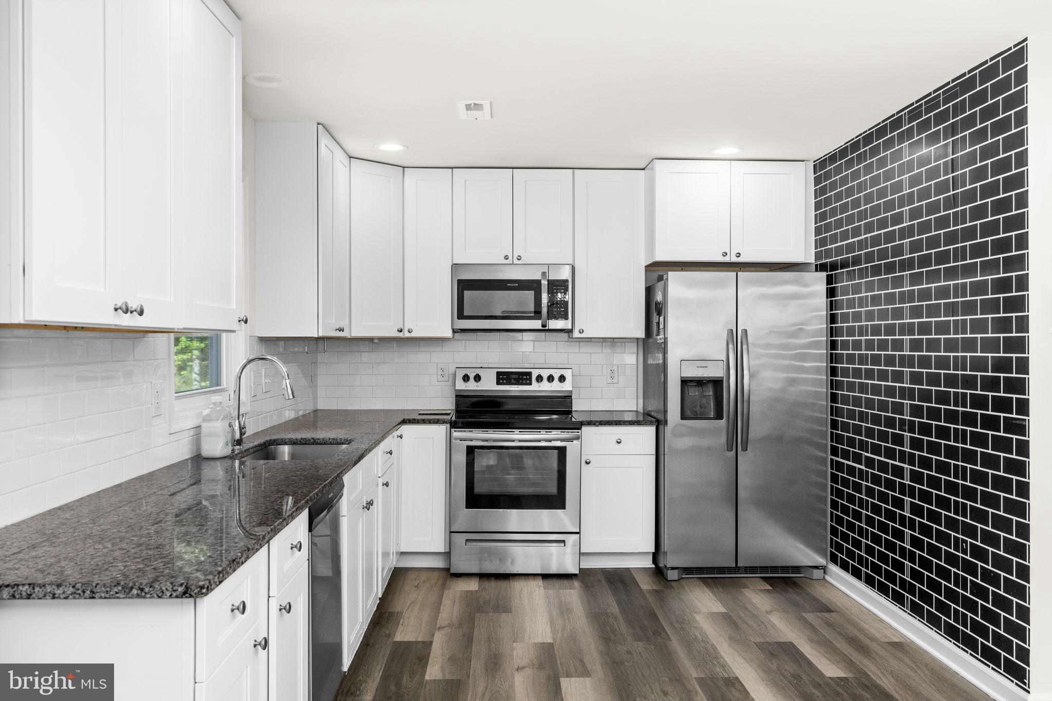COLONIAL BEACH - Residential