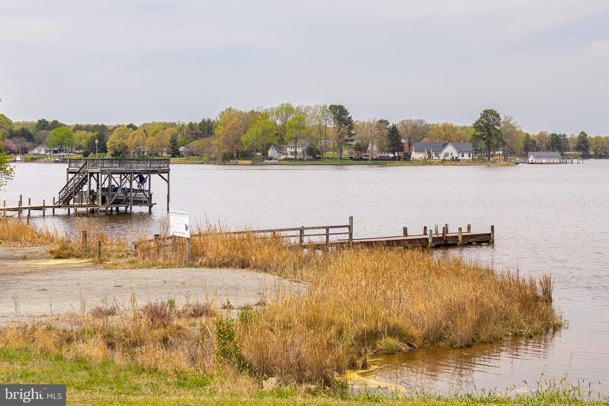 COLONIAL BEACH - Residential