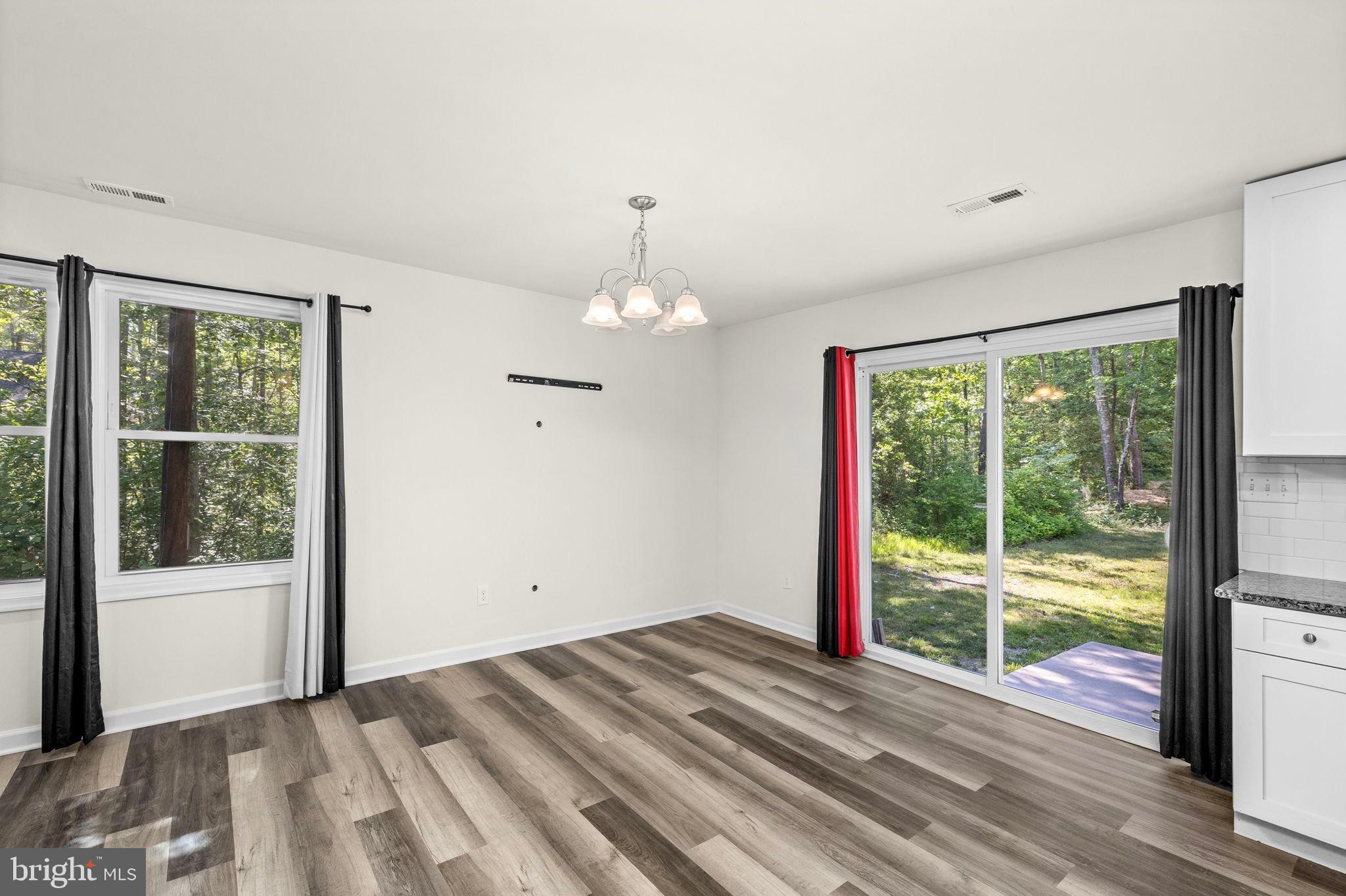COLONIAL BEACH - Residential