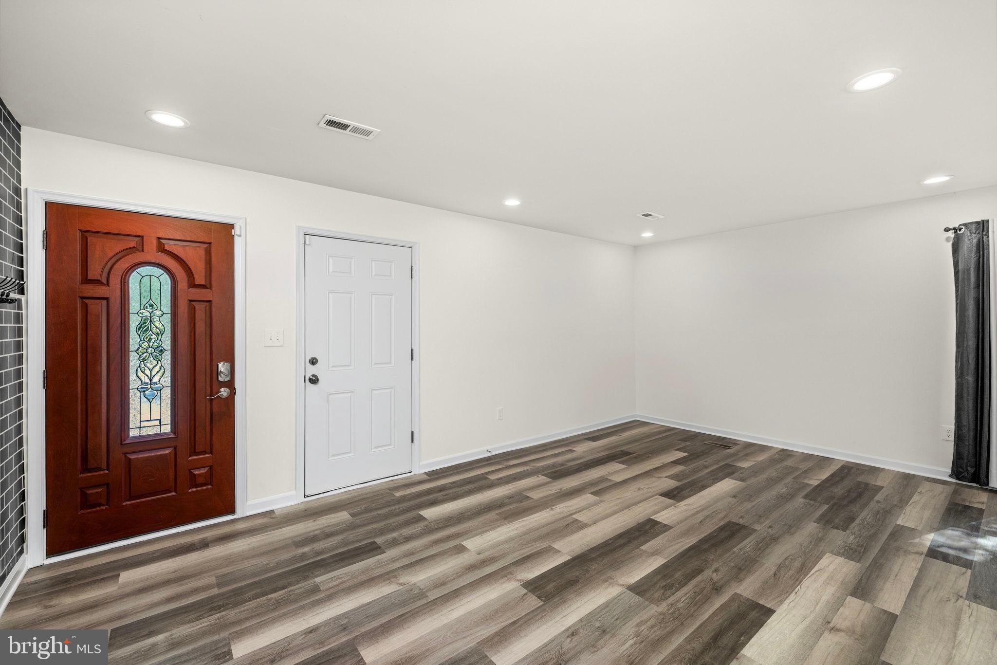 COLONIAL BEACH - Residential