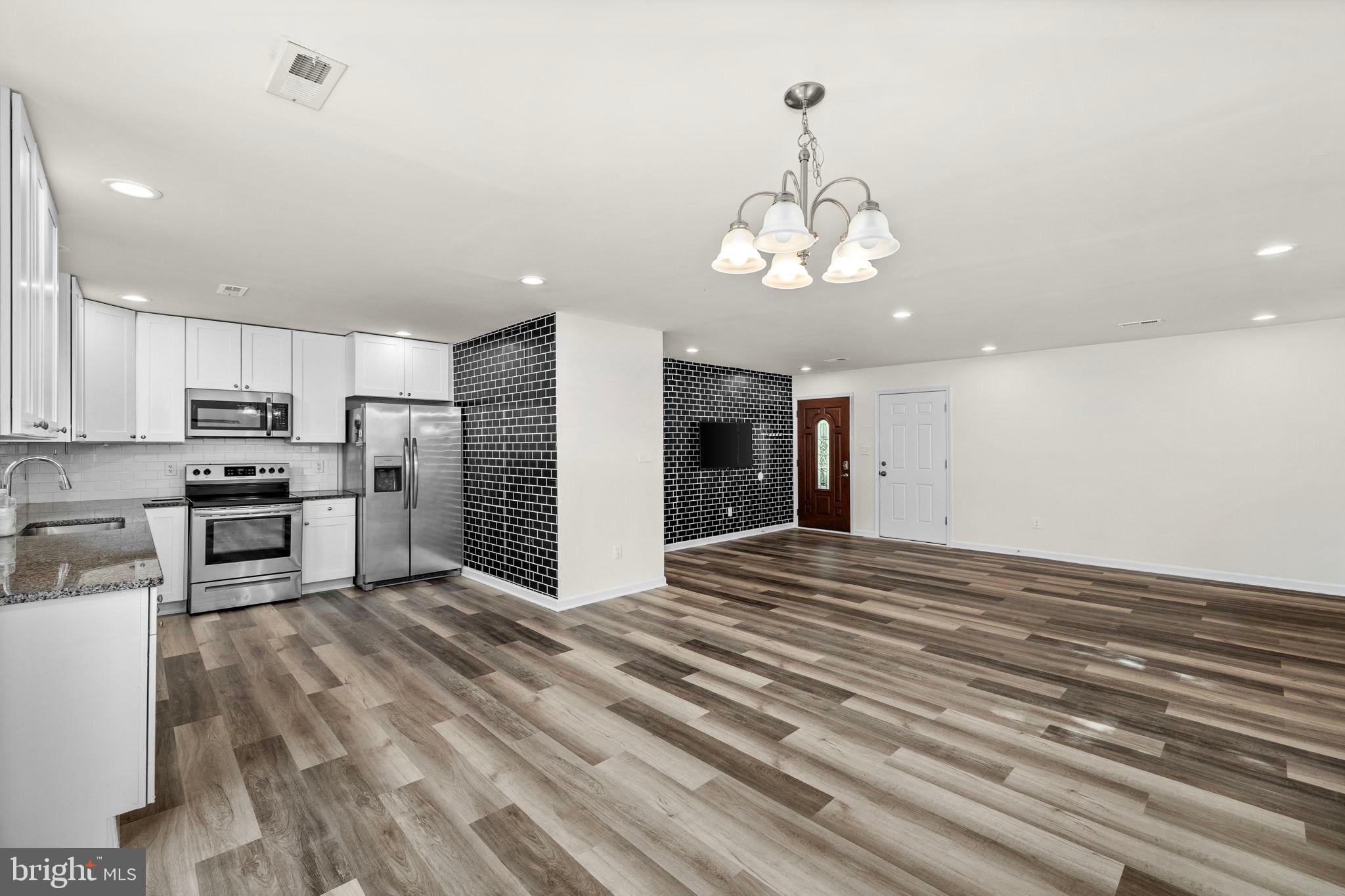 COLONIAL BEACH - Residential