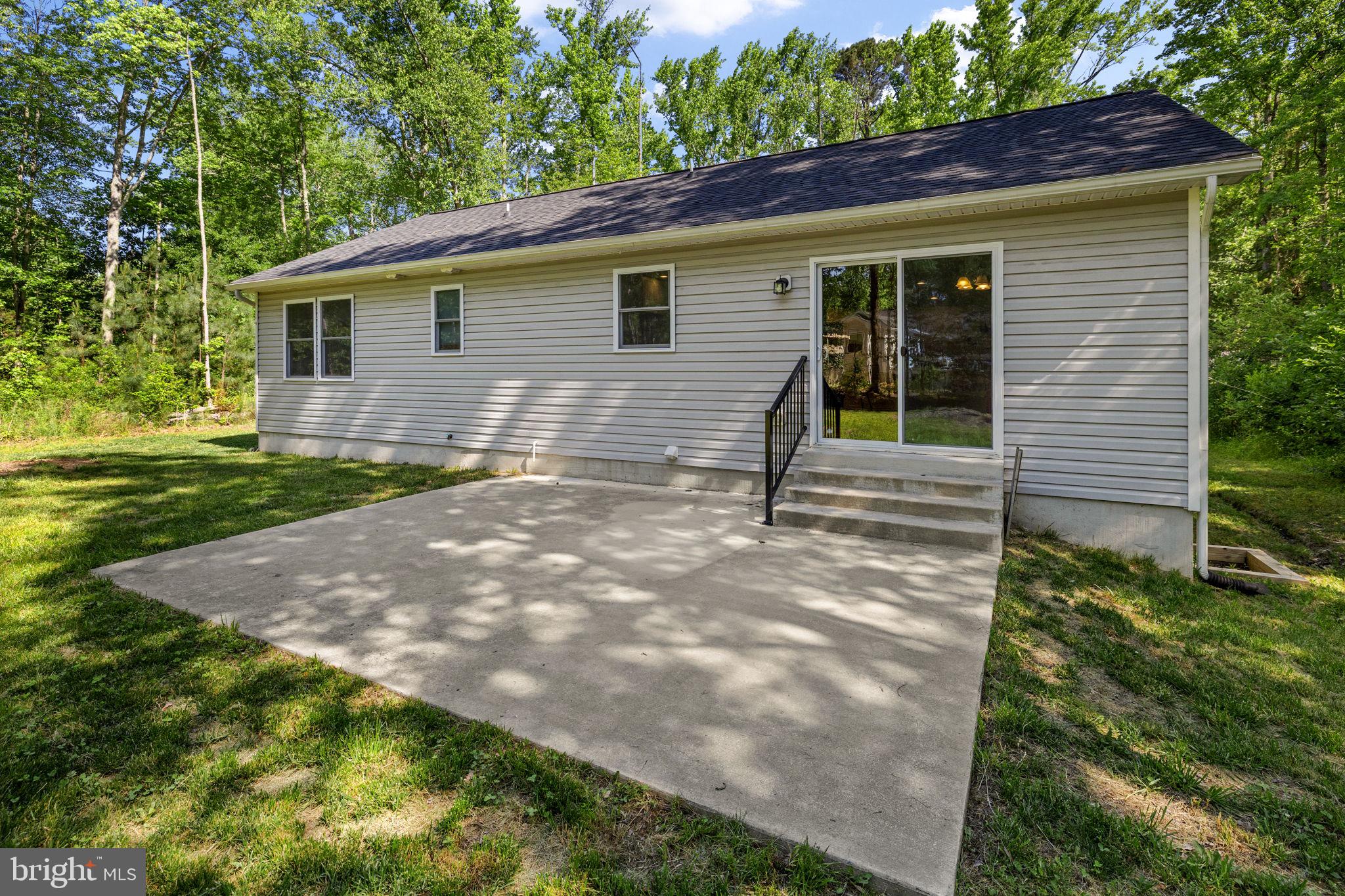 COLONIAL BEACH - Residential