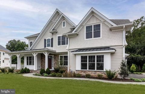 718 WATERLOO DEVON PA 19333