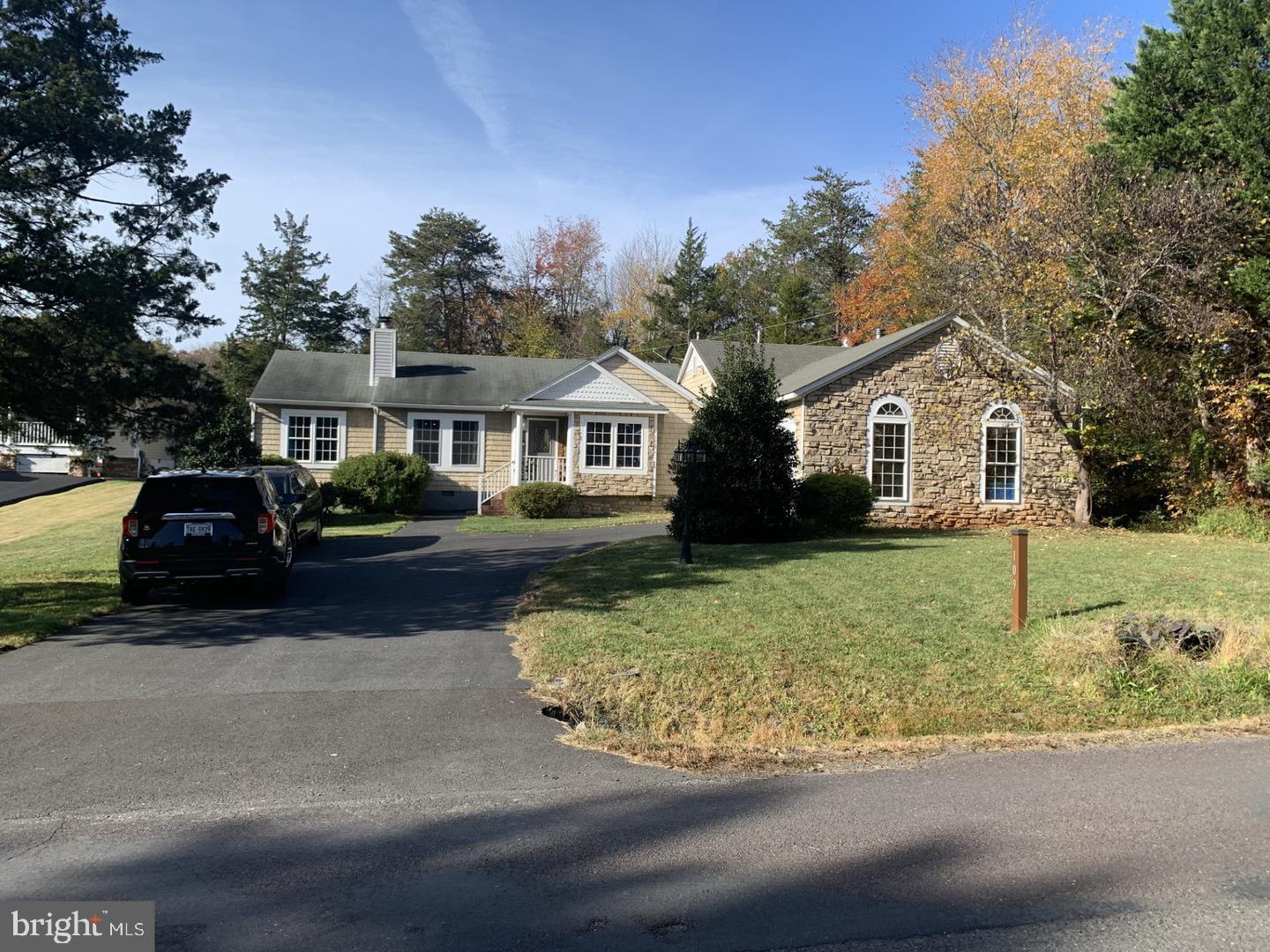 109 FAIRFAX LANE