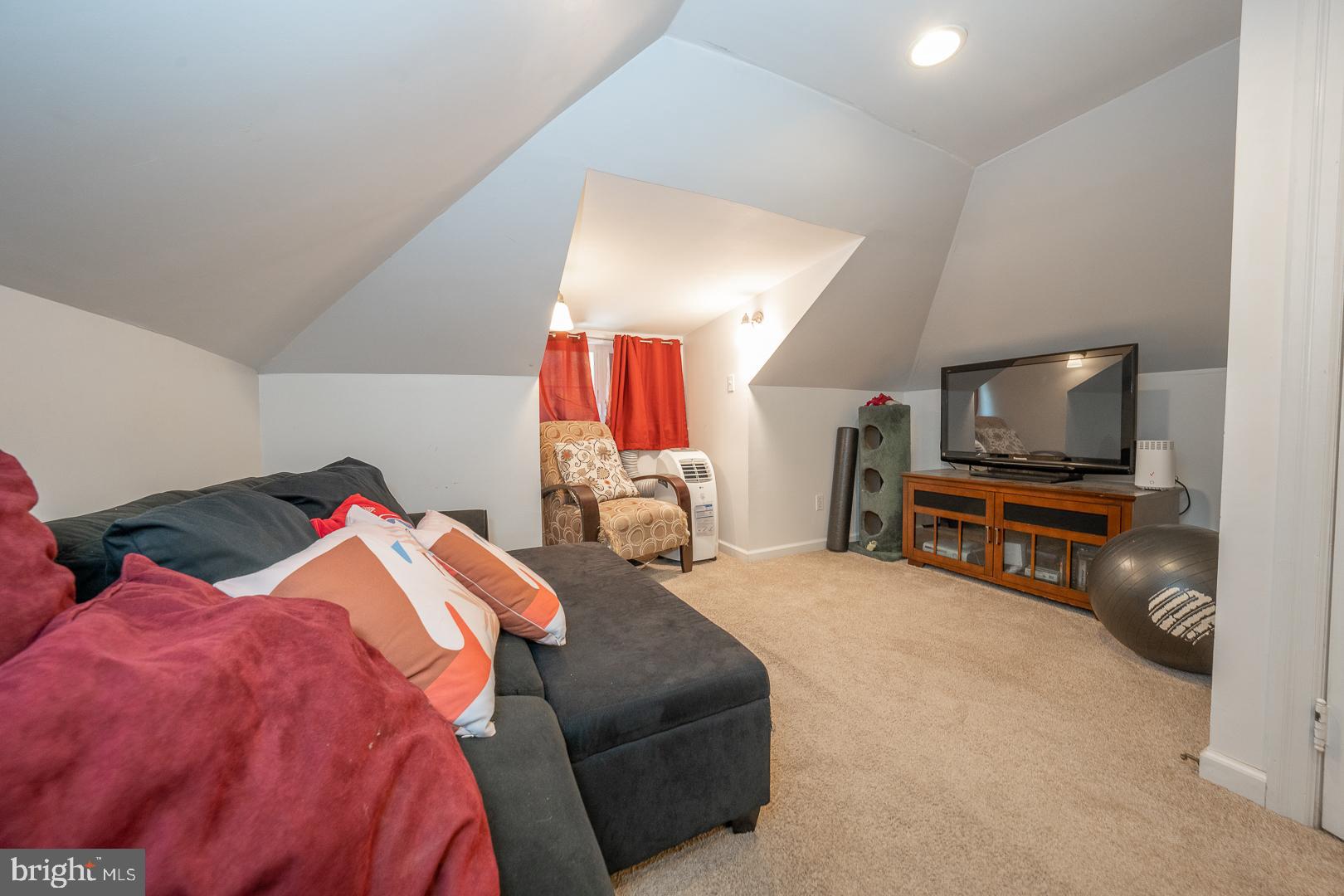 JEFFERSONVILLE - Residential