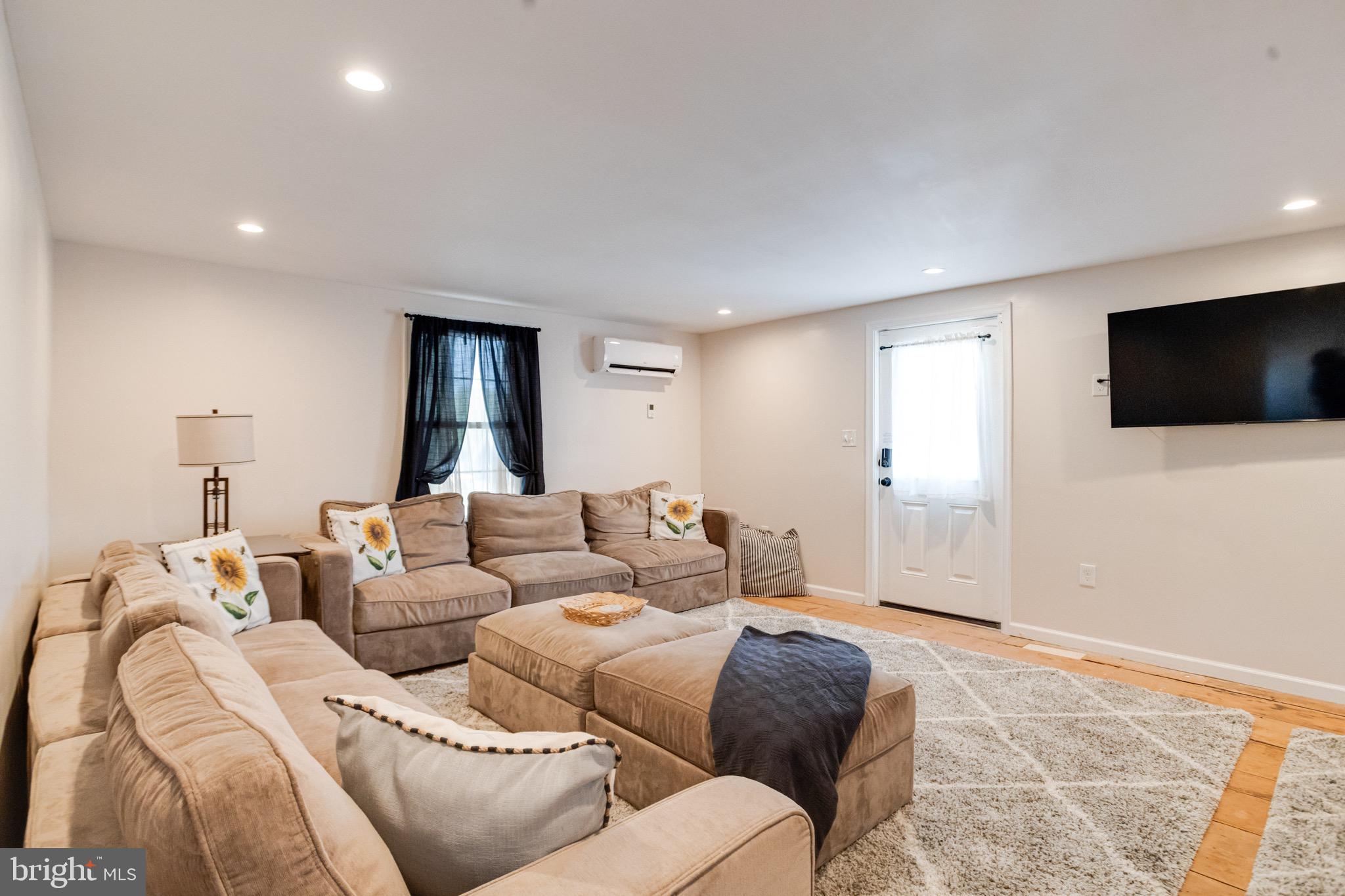 PERRYVILLE - Residential