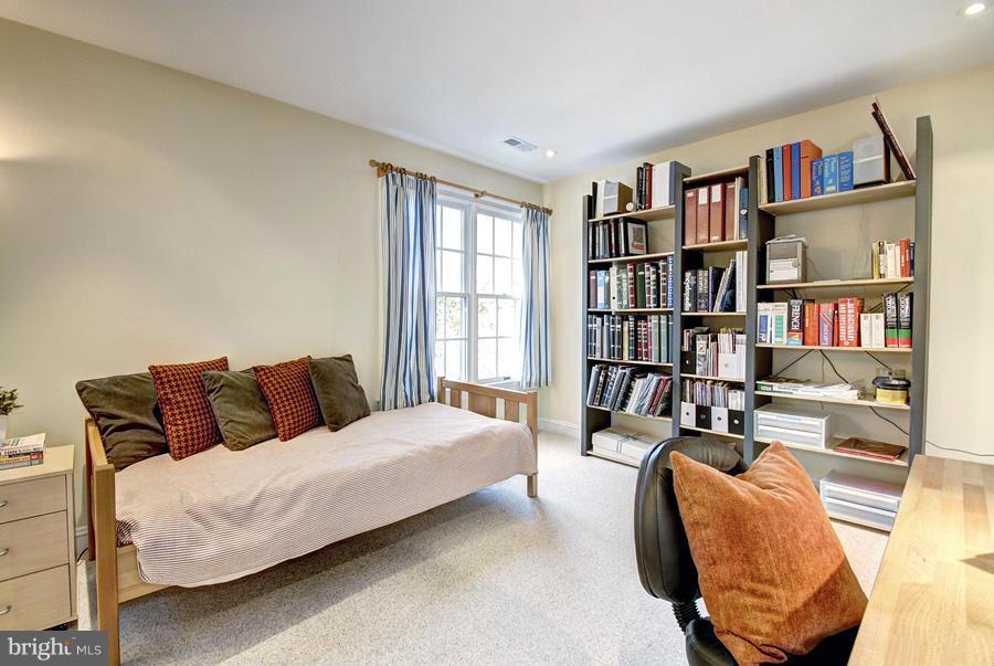 RIVER FALLS - Residential