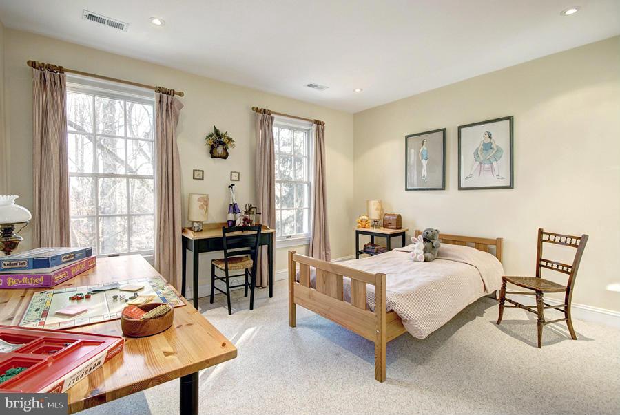 RIVER FALLS - Residential