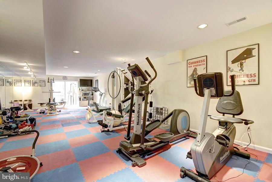 RIVER FALLS - Residential