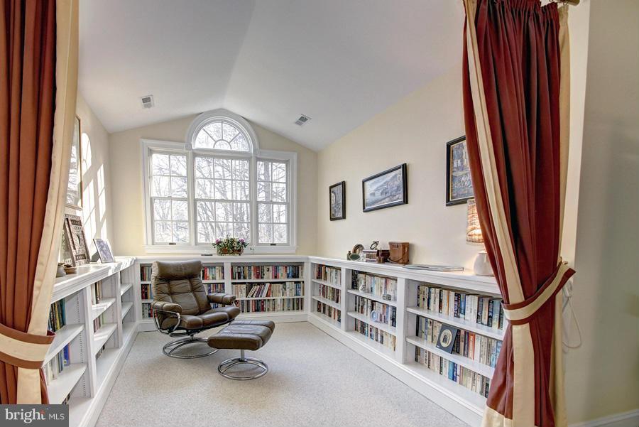 RIVER FALLS - Residential